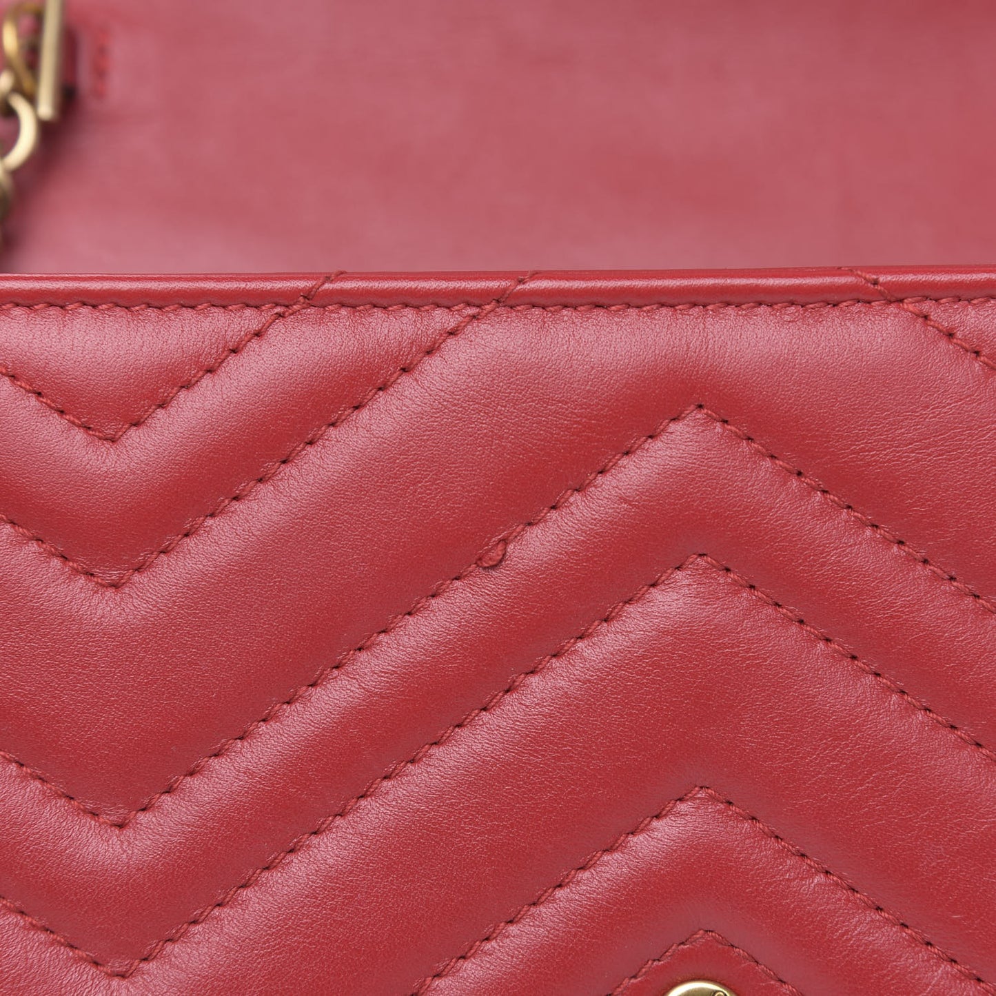 Calfskin Matelasse GG Marmont Chain Wallet Hibiscus Red