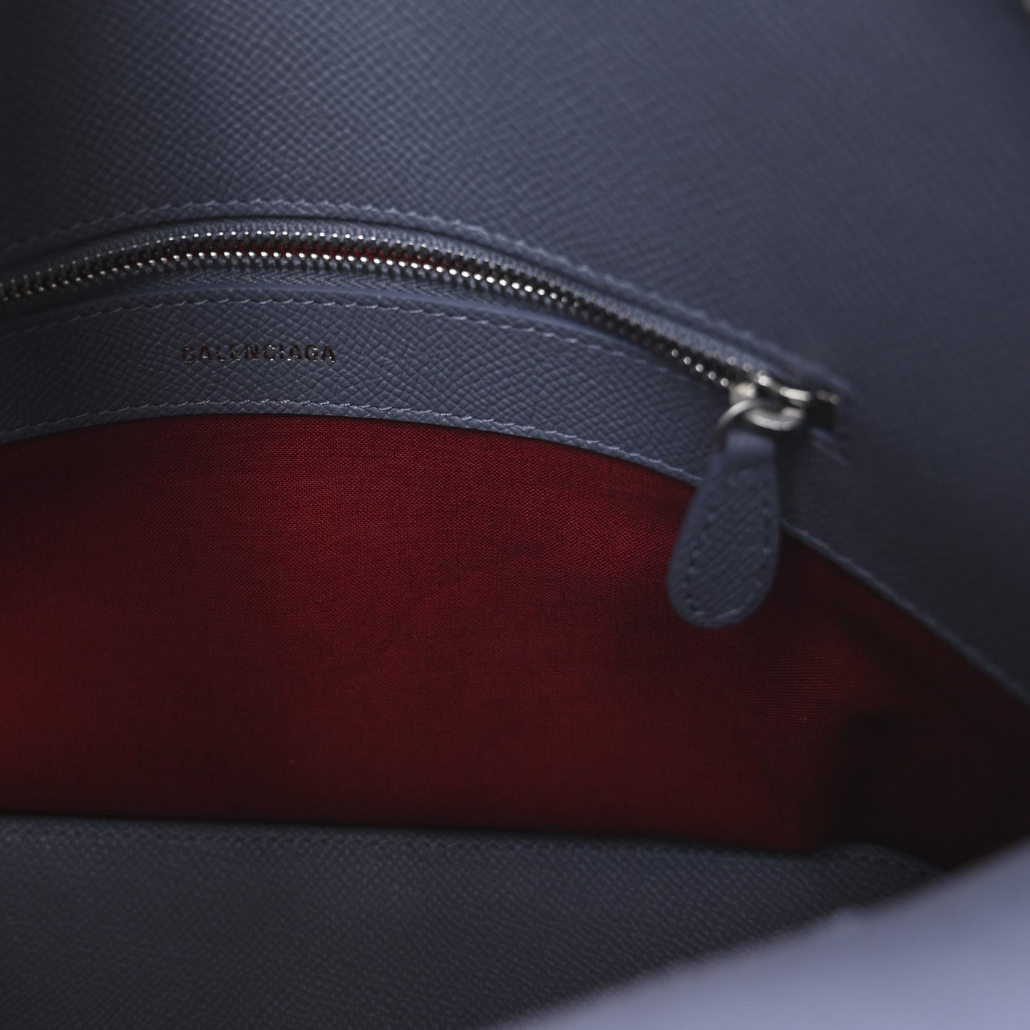 Signature Grained Calfskin Logo S Ville Top Handle Bag Gris Perle Fonce White