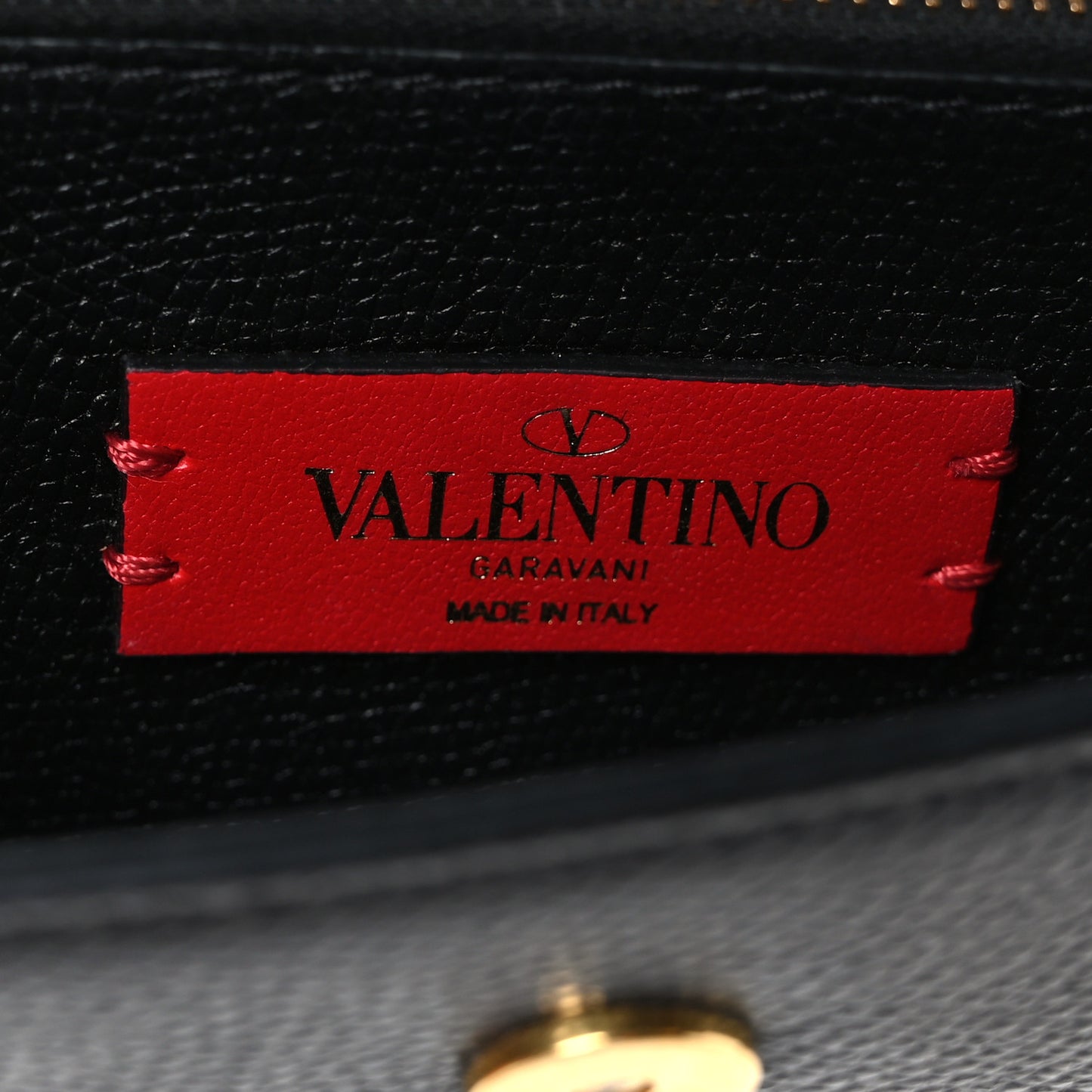 Grainy Calfskin Vlogo Wallet With Chain Black