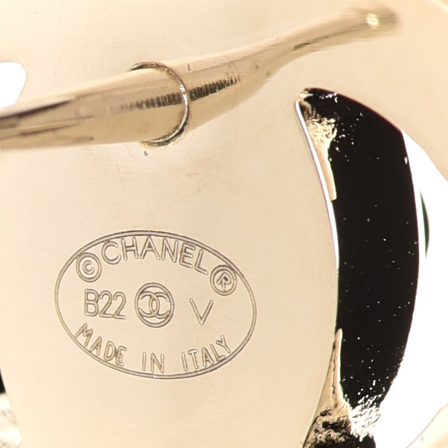 Metal CC Turnlock Earrings Gold