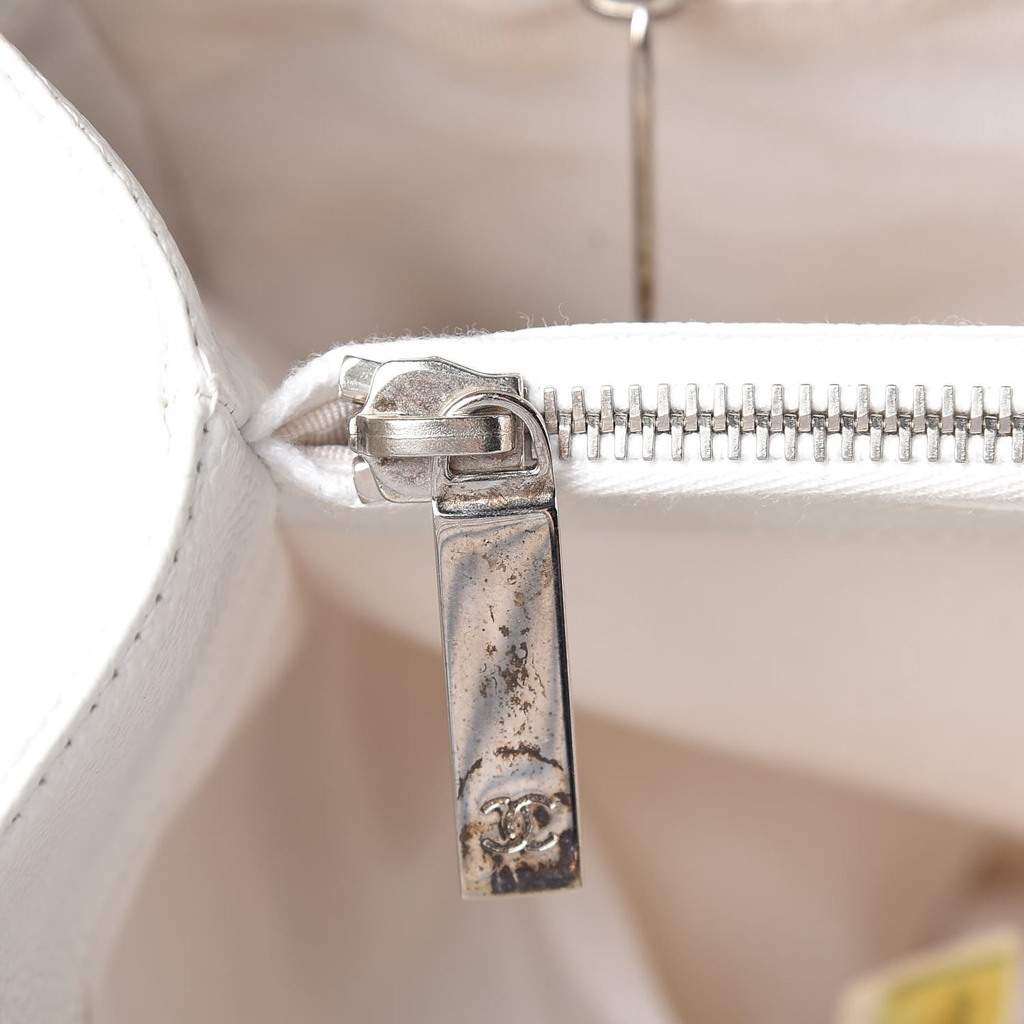 Caviar Quilted Grand Shopping Tote GST White