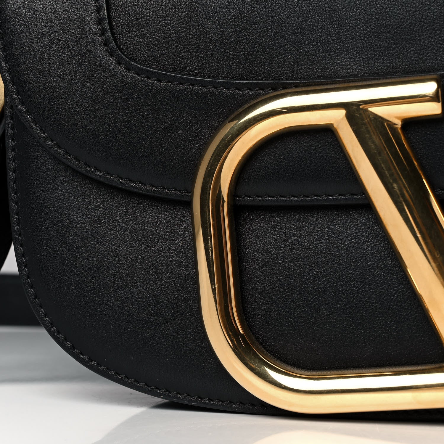 Valentino Garavani Smooth Calfskin Supervee Shoulder Bag Black 11 of 16