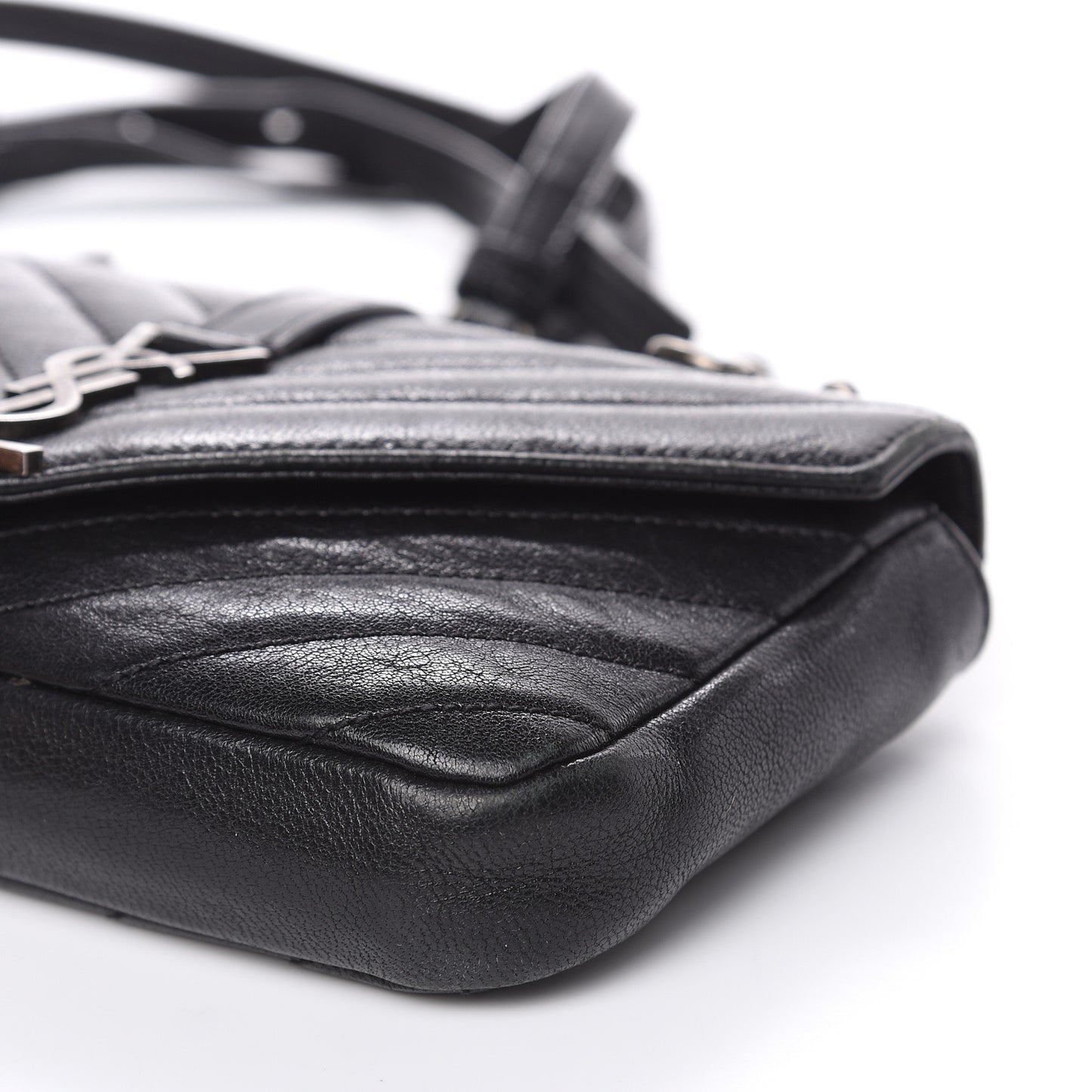 Sheepskin Matelasse Chevron Monogram College Chain Wallet Black