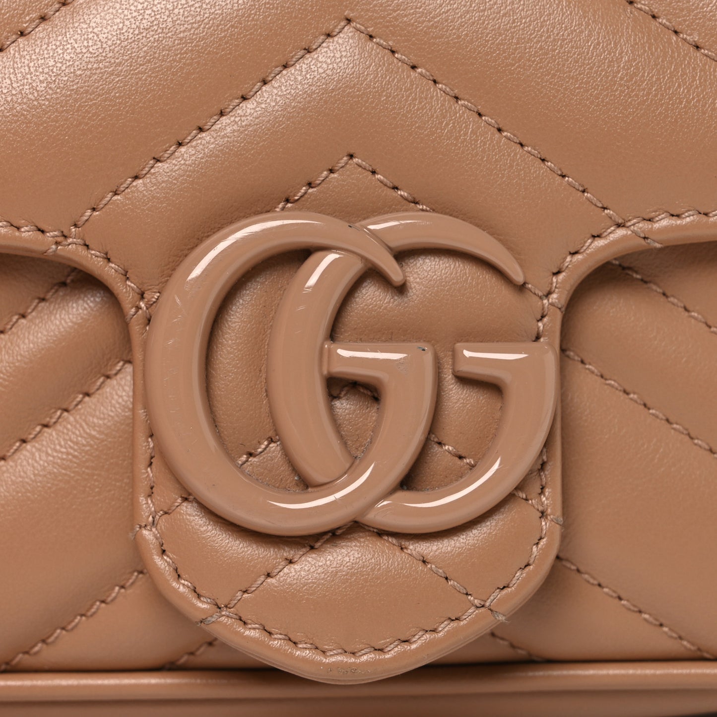 Calfskin Matelasse Monochrome Super Mini GG Marmont Shoulder Bag Camelia