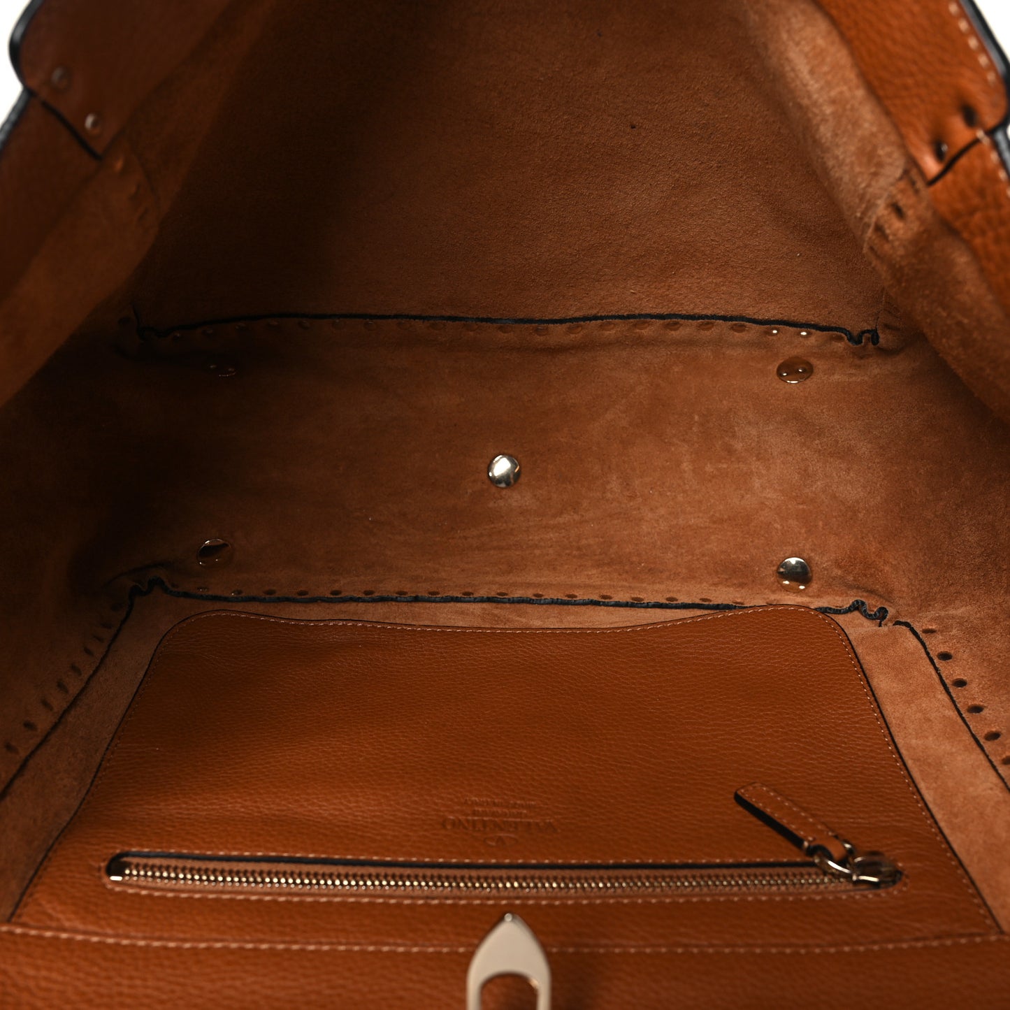 Pebbled Calfskin Medium Rockstud Tote Light Cuir