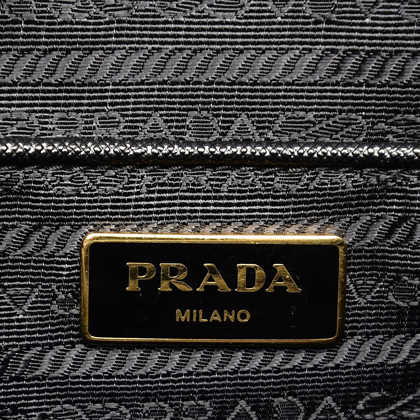 Saffiano Medium Galleria Double Zip Tote Black