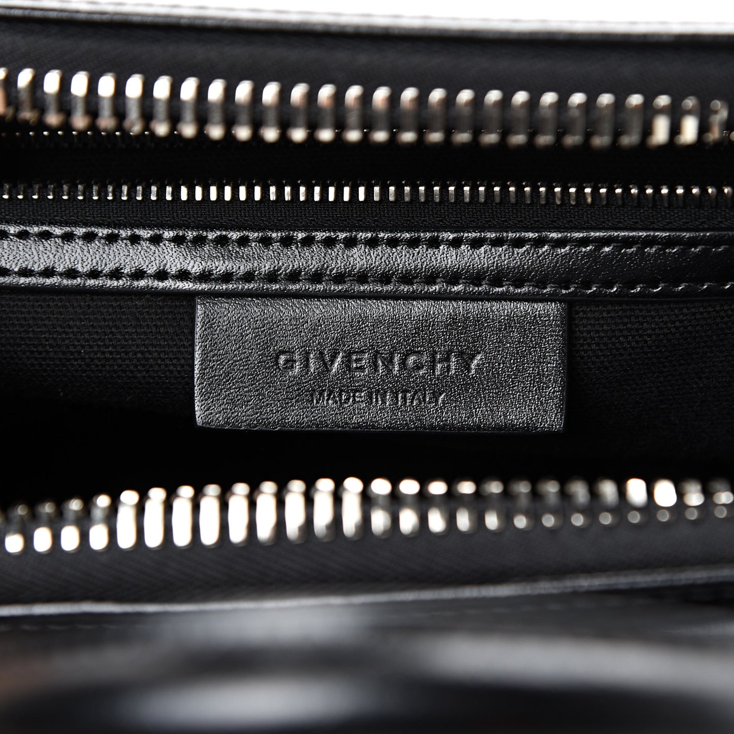 Shiny Lord Calfskin Medium Antigona Black
