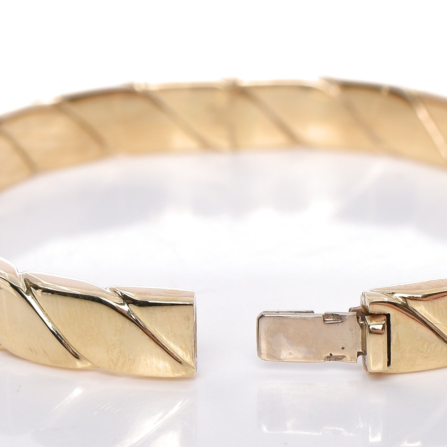 18K Yellow Gold Bangle
