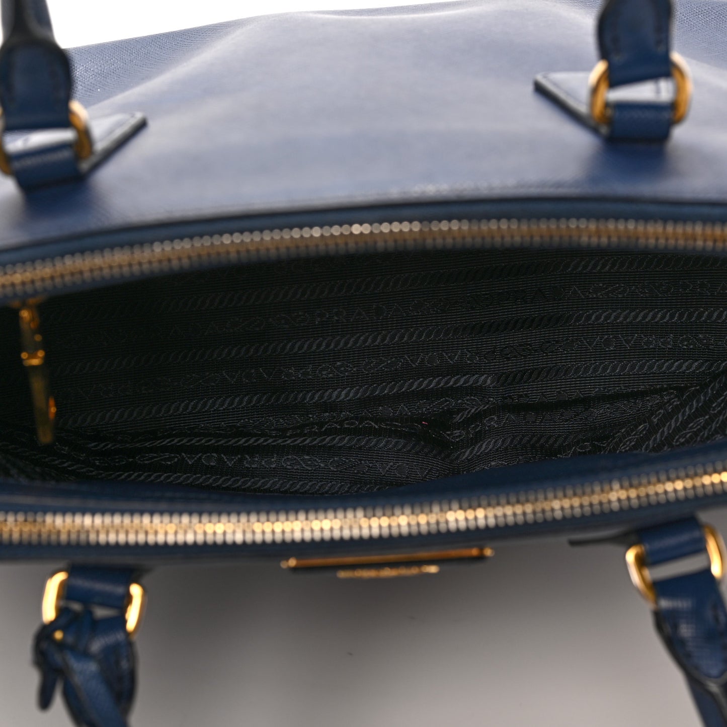 Saffiano Medium Galleria Double Zip Tote Bluette