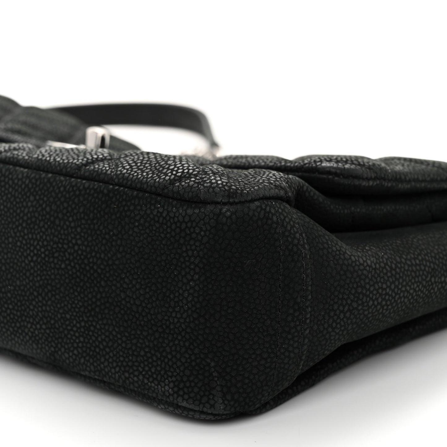 Iridescent Caviar Quilted Medium Lady Pearly Flap Black