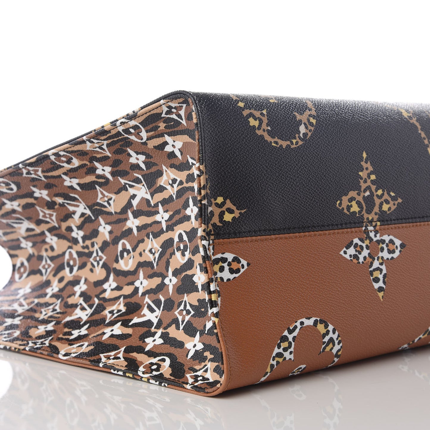 Monogram Giant Jungle Onthego GM Black