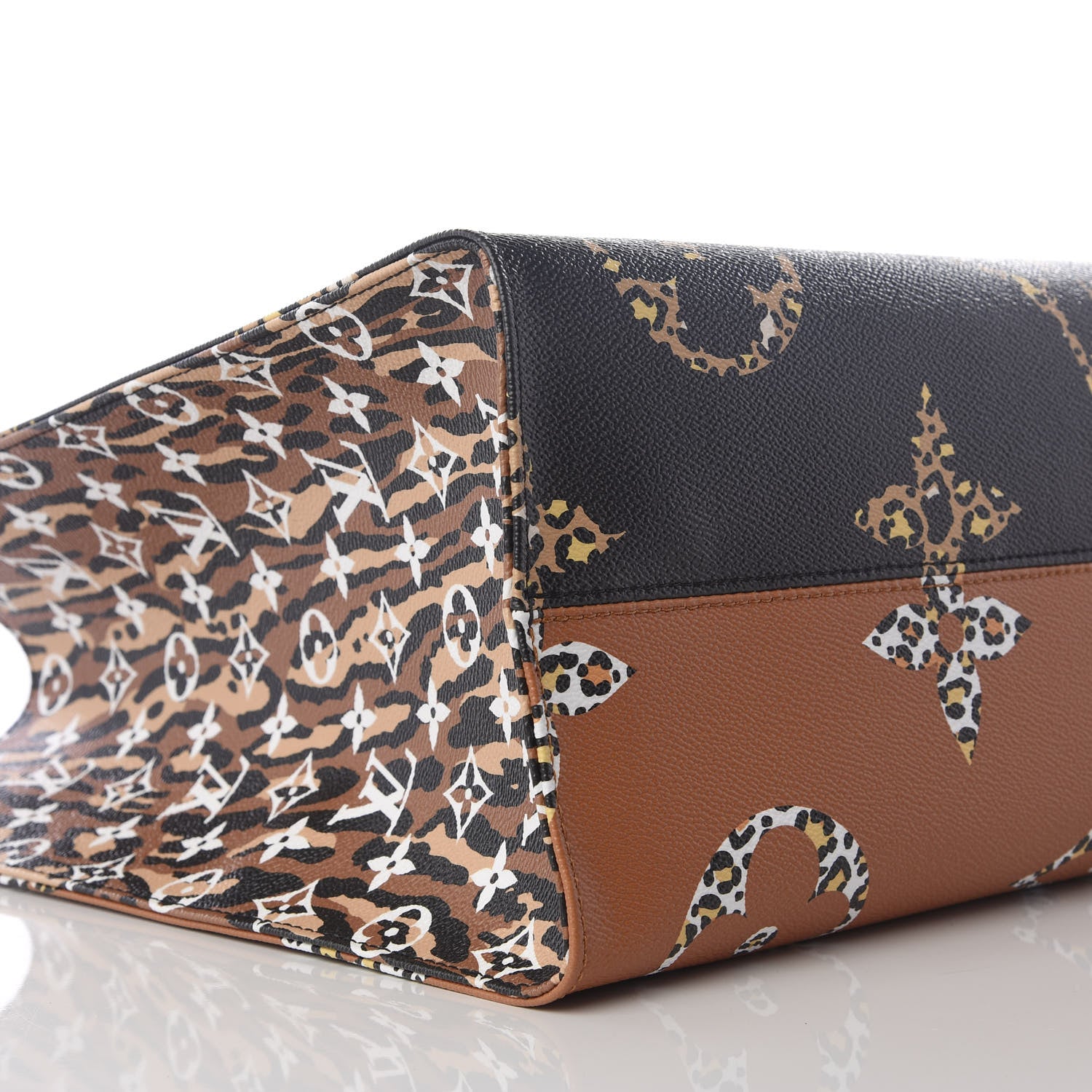 Louis Vuitton Monogram Giant Jungle Onthego GM Black 8 of 9
