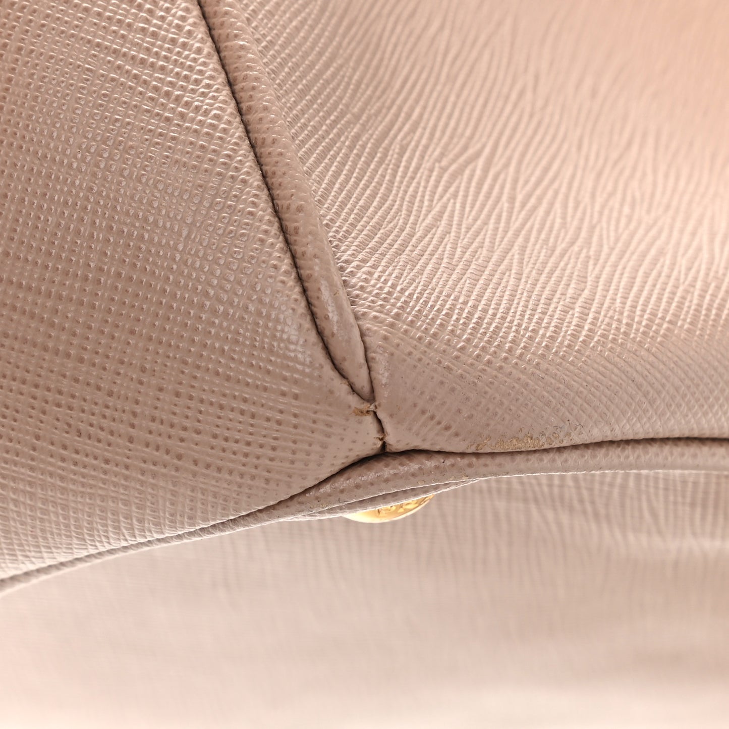 Saffiano Medium Galleria Double Zip Tote Cammeo