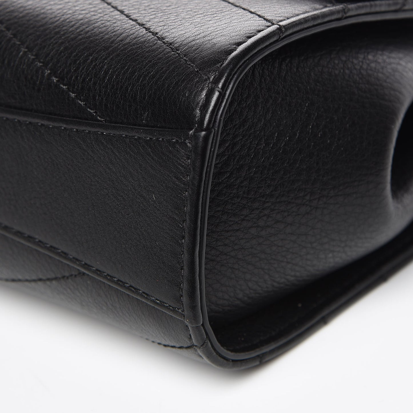 Calfskin Chevron Quilted Casual Trip Flap Black