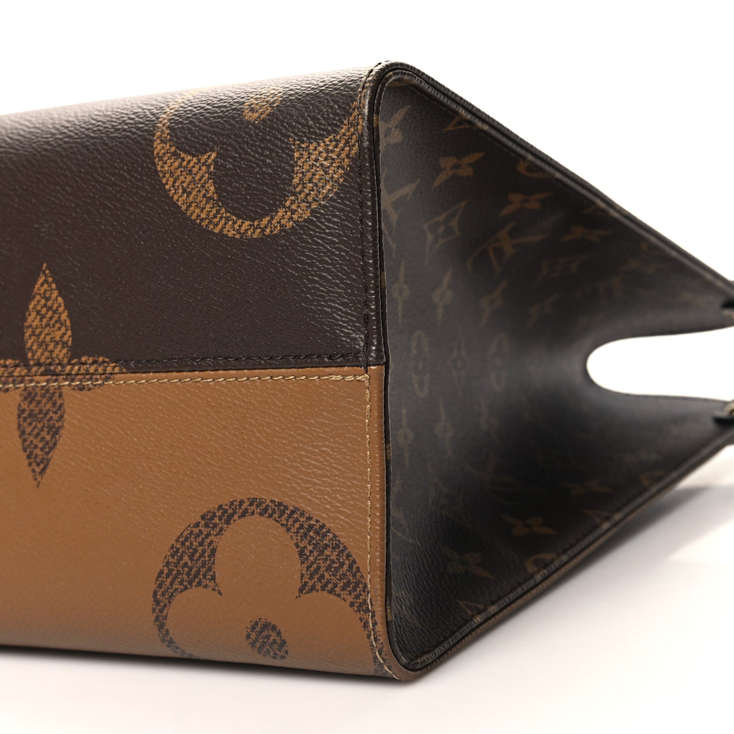 Reverse Monogram Giant Onthego MM