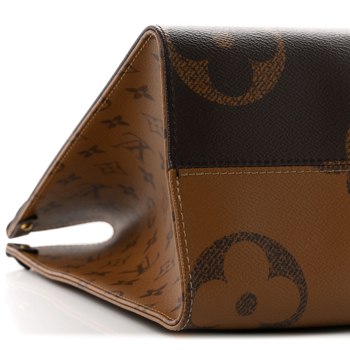 Reverse Monogram Giant Onthego MM