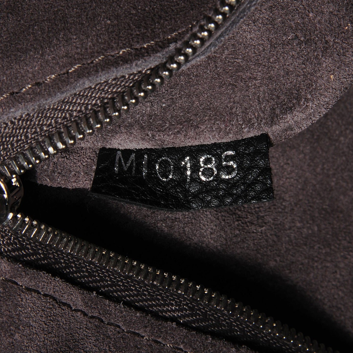 Cuir Taurillon Soft Lockit PM Black