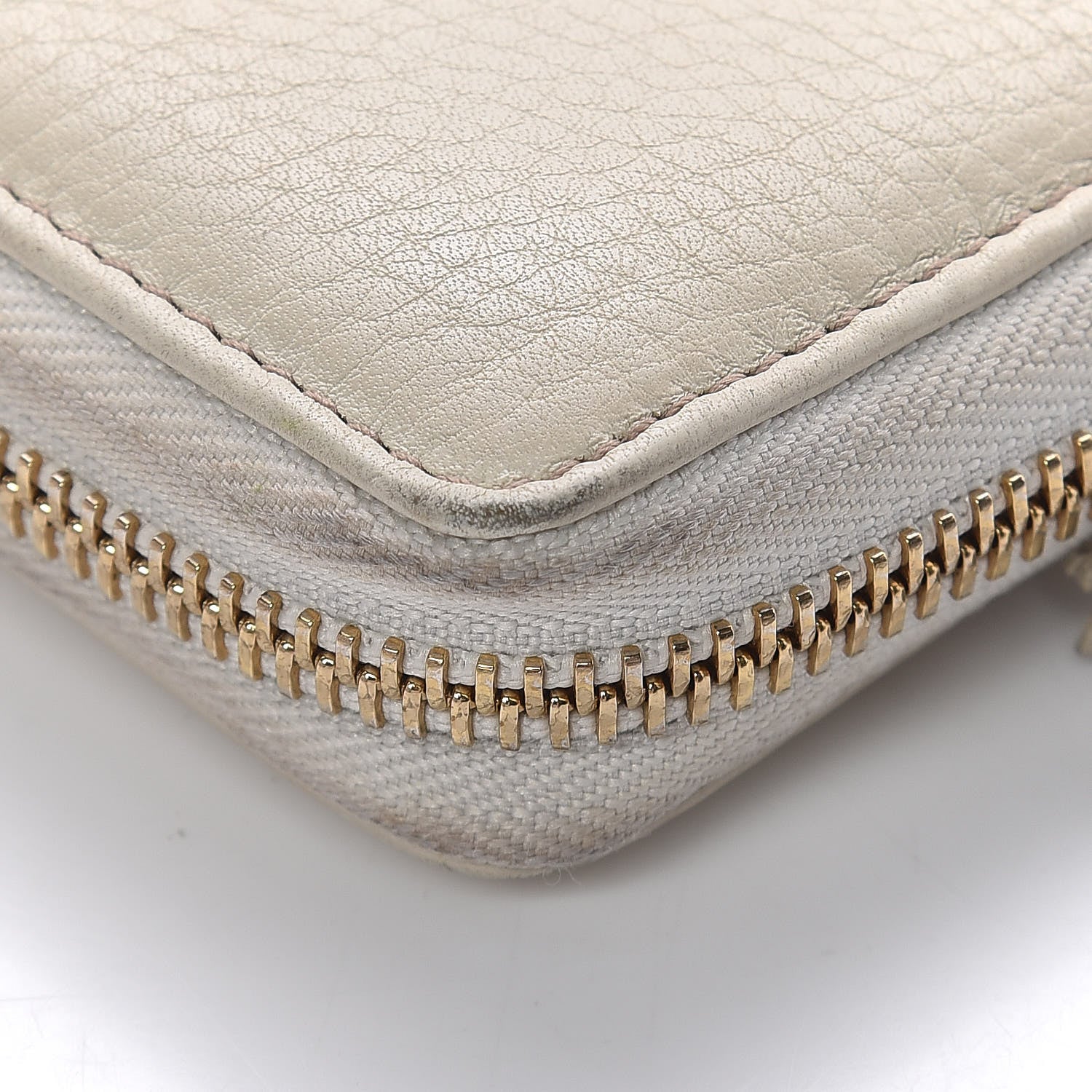 Gucci Pebbled Calfskin Soho Zip Around Wallet Off White 11 of 14