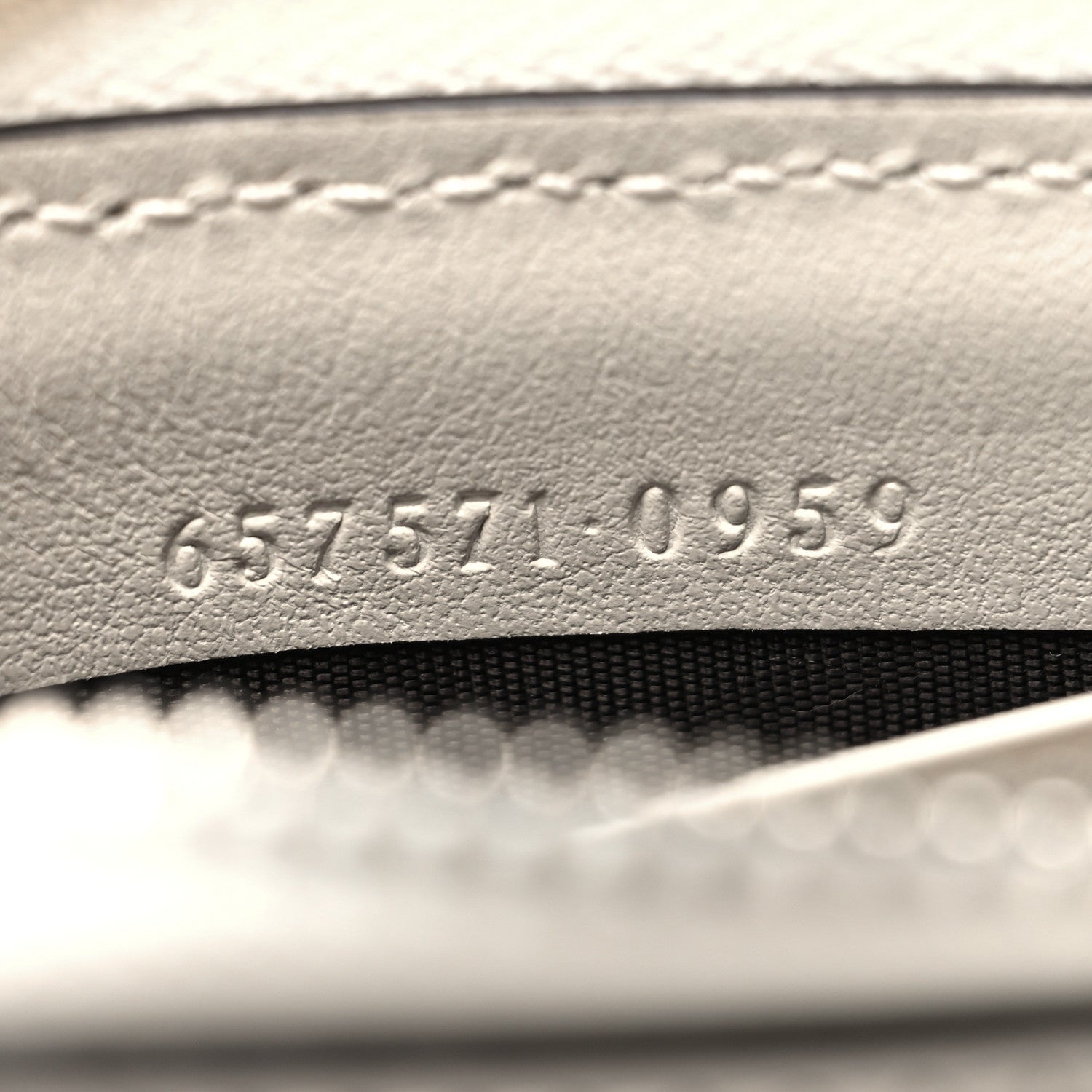 Gucci Calfskin GG Tennis Embossed Zip Around Card Case Wallet Mystic White 7 of 11