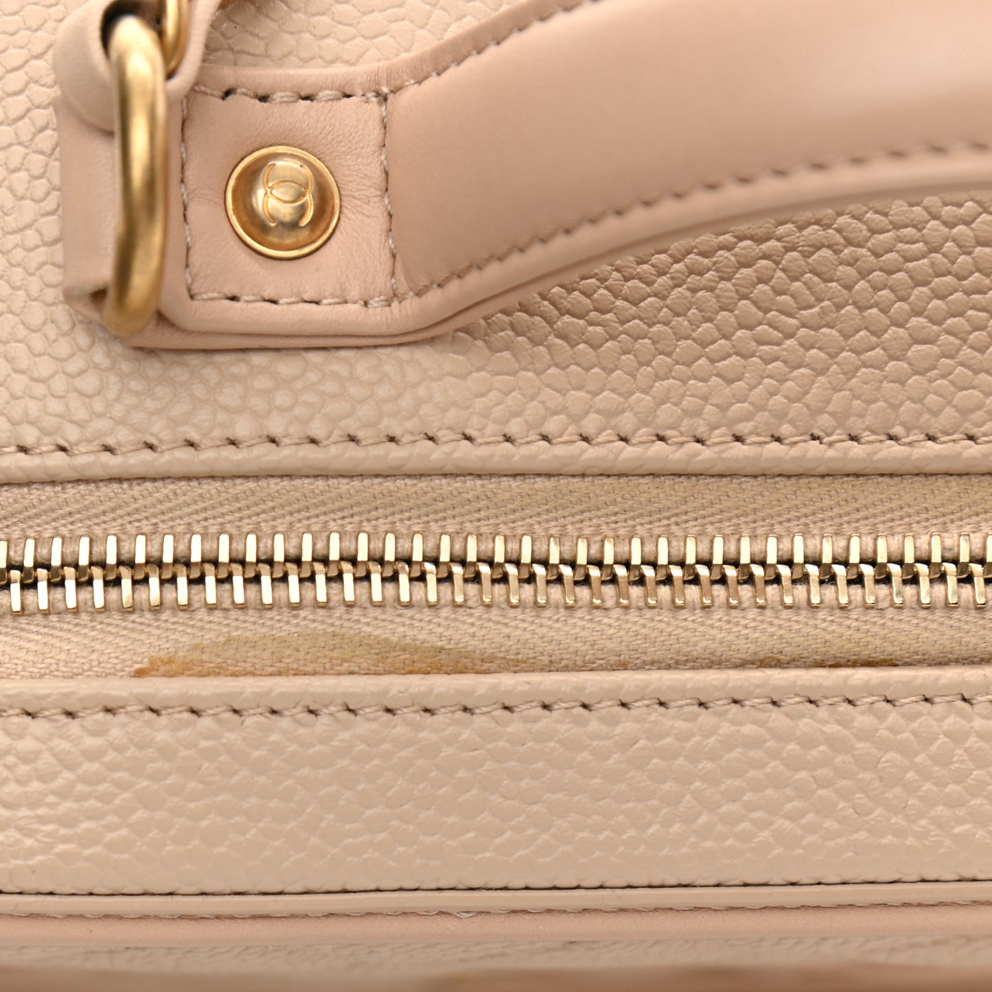 Caviar Quilted Medium CC Filigree Vanity Case Beige