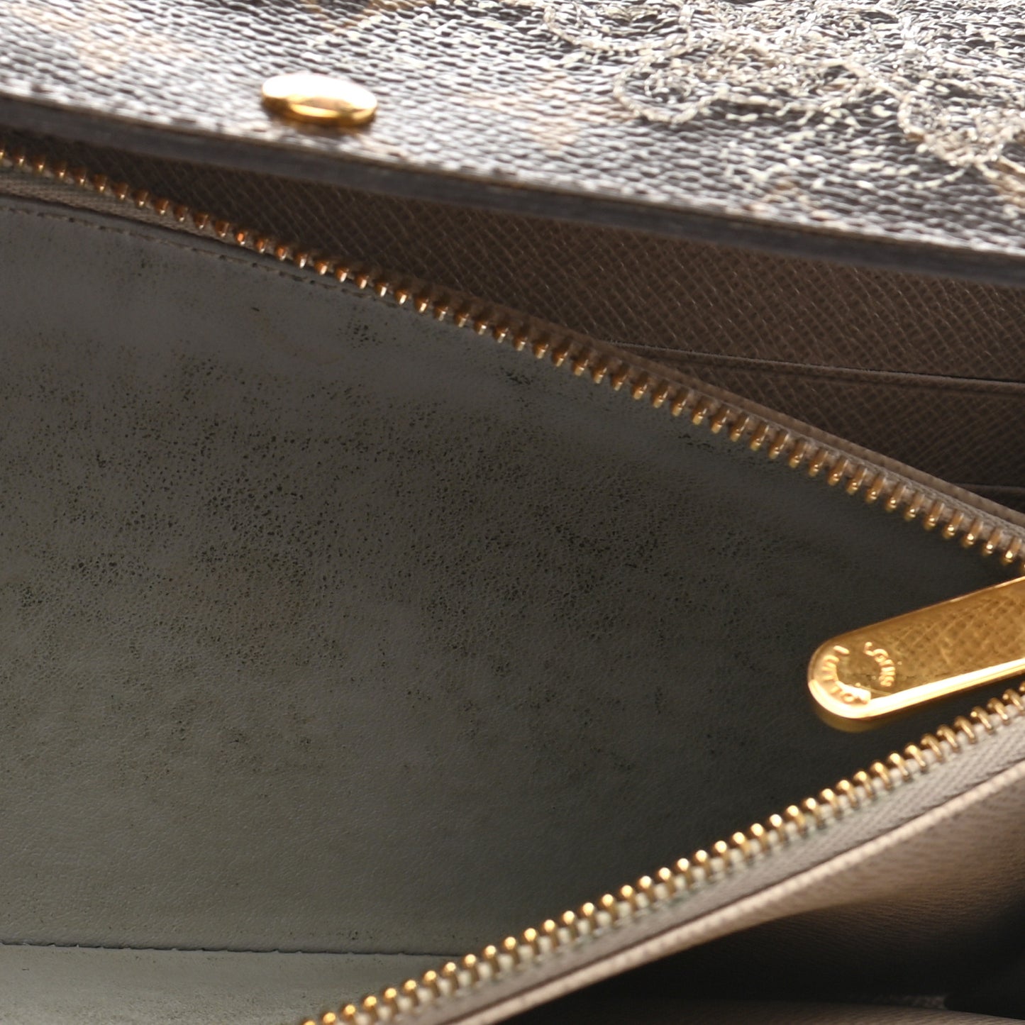 Monogram Dentelle Sarah Wallet Silver