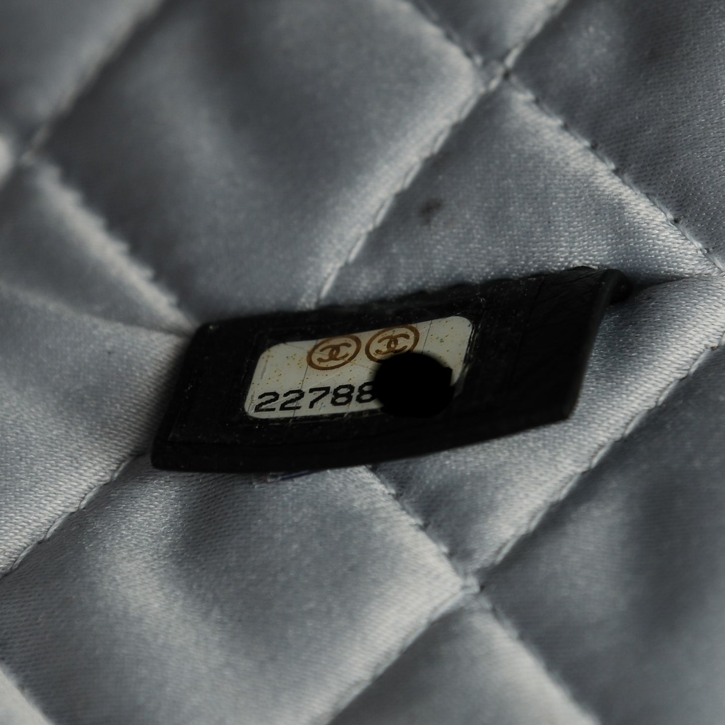 Crumpled Lambskin Quilted Large Slide Pouch Black