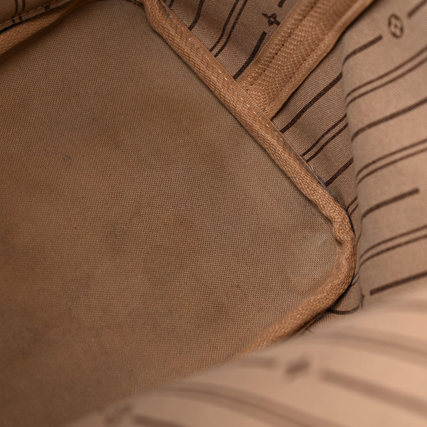 Louis Vuitton Monogram Neverfull MM 13 of 18