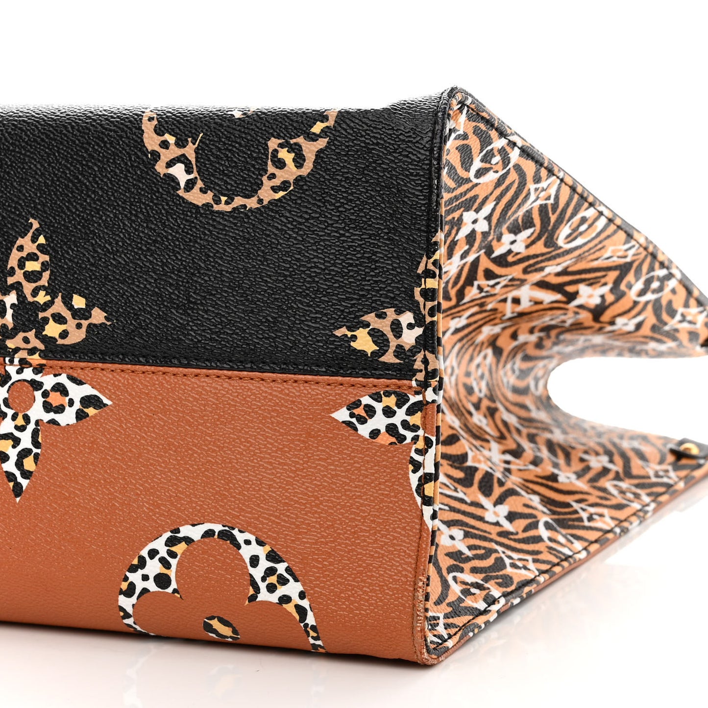 Monogram Giant Jungle Onthego GM Black