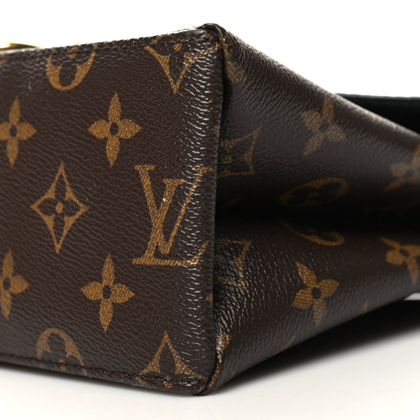 Epi Monogram Saint Michel Black