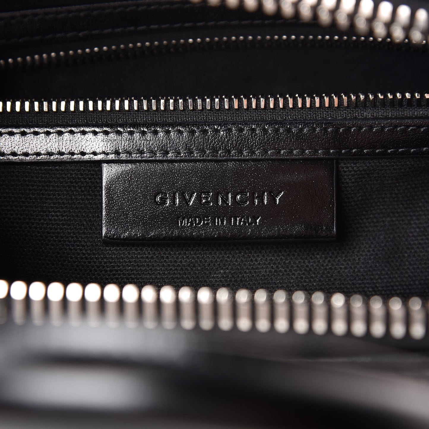Shiny Lord Calfskin Small Antigona Black
