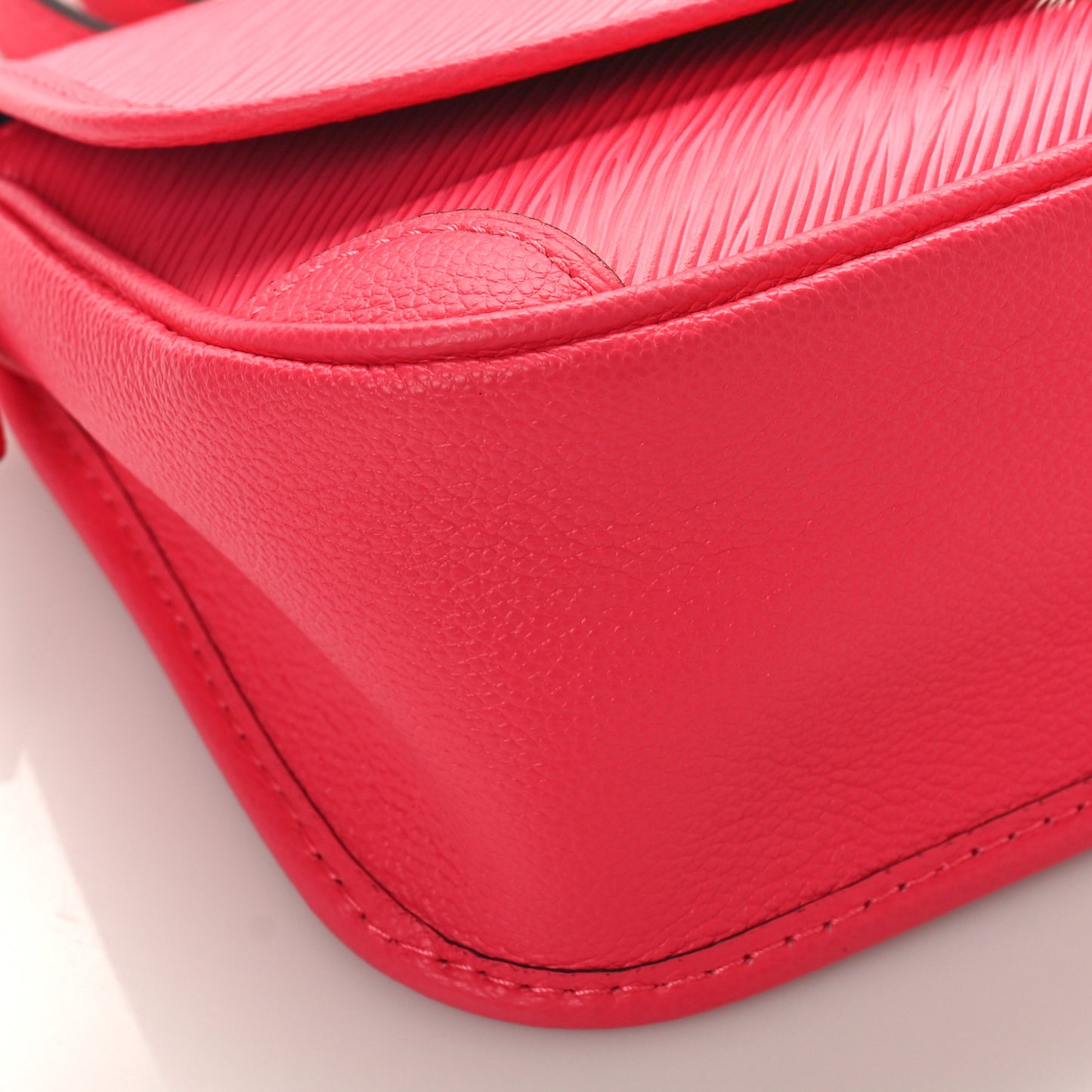 Epi Buci Crossbody Dragon Fruit
