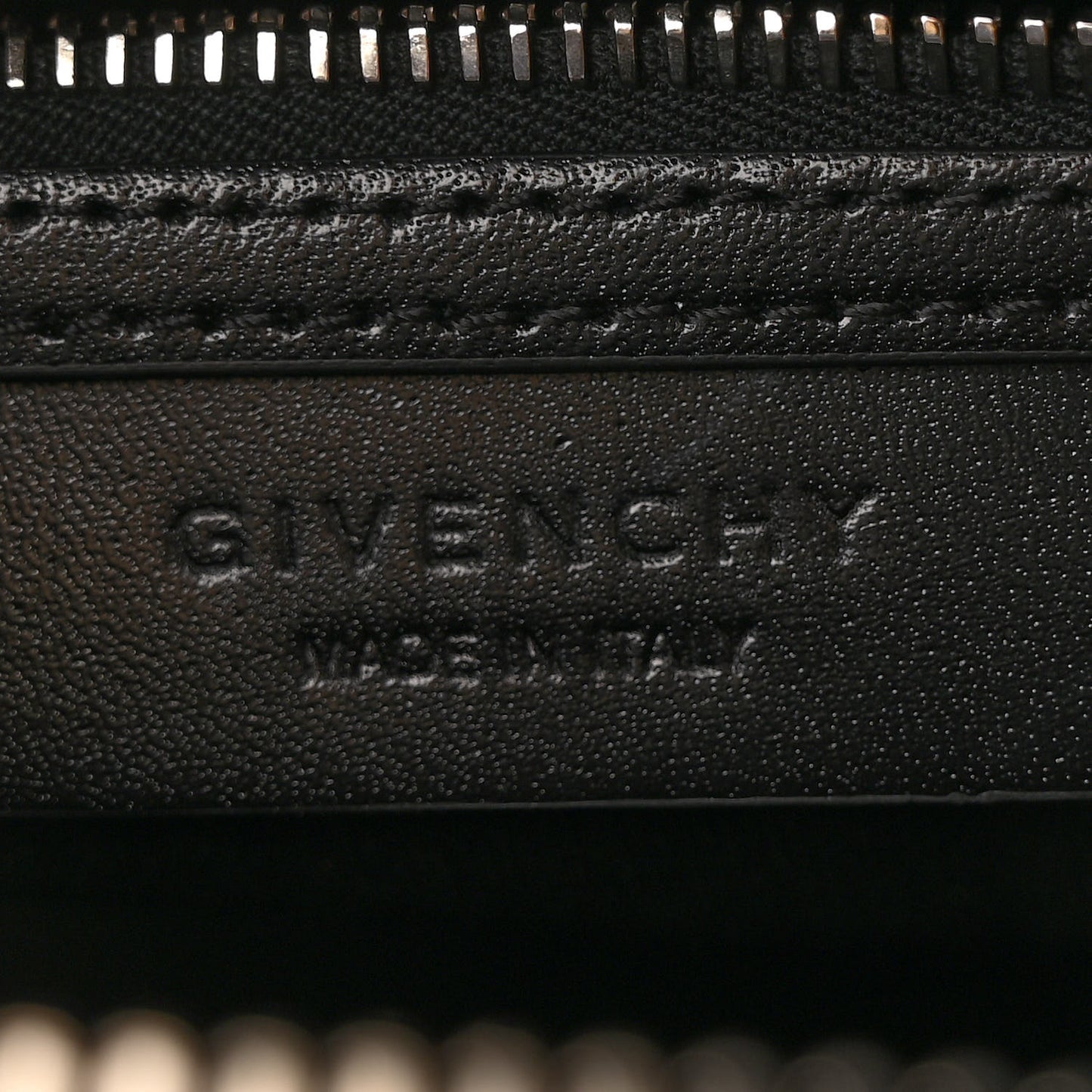 Shiny Lord Calfskin Medium Antigona Black