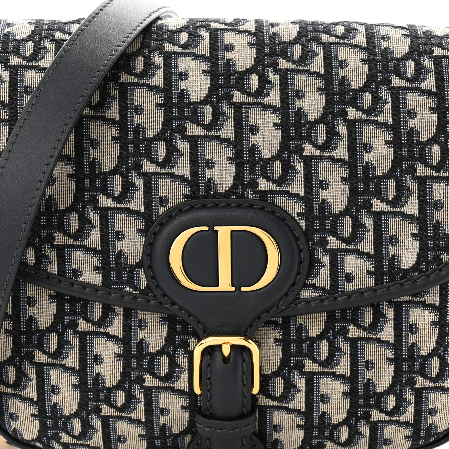 Oblique Medium Bobby Flap Blue