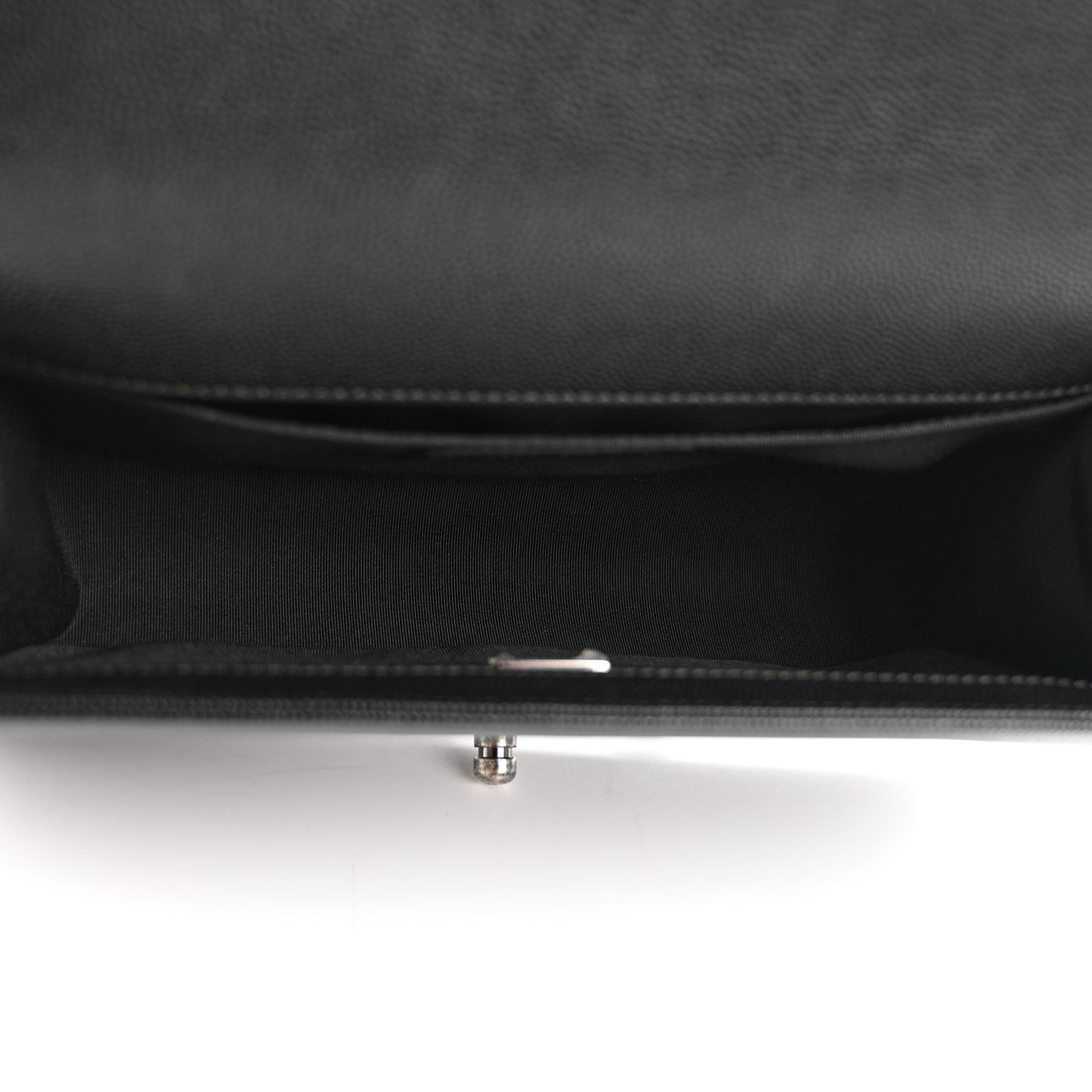 Caviar Quilted Medium Boy Flap Black