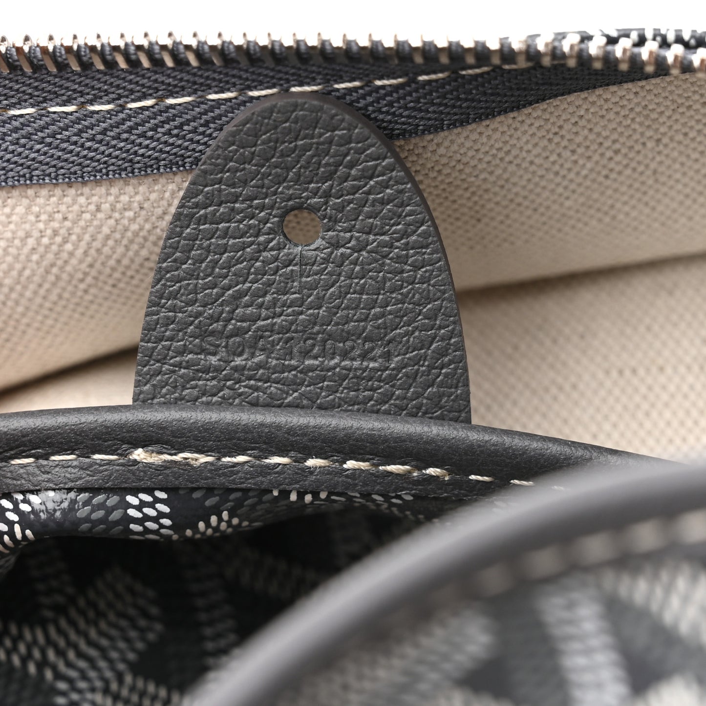 Goyardine Artois MM Grey