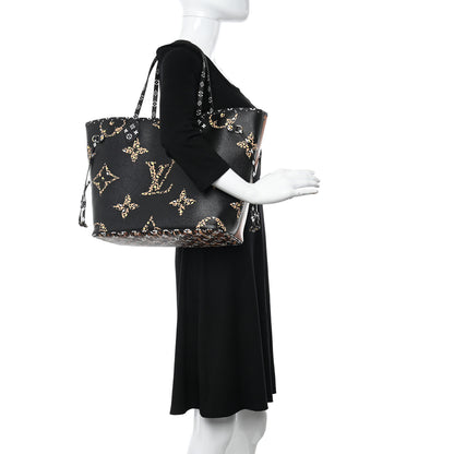 Louis Vuitton Monogram Giant Jungle Neverfull MM Black 2 of 10