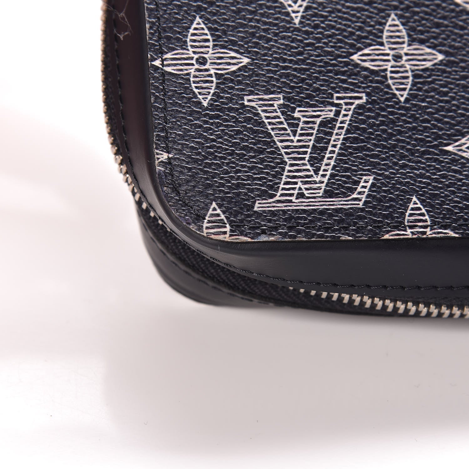 Louis Vuitton Savane Monogram Lion Chapman XL Zippy Wallet Ink 12 of 15