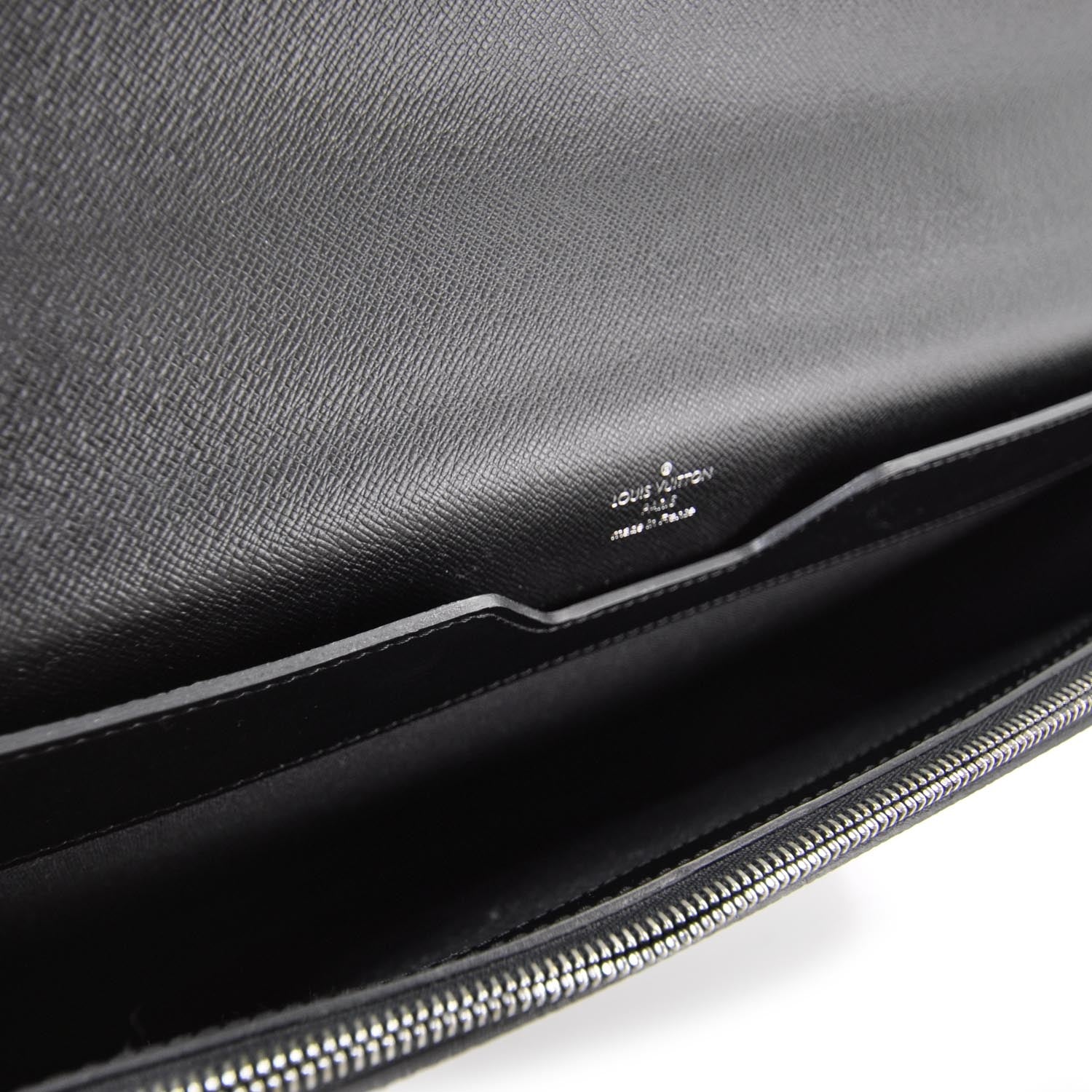 Louis Vuitton Taiga Robusto 1 Compartment Briefcase 6 of 9