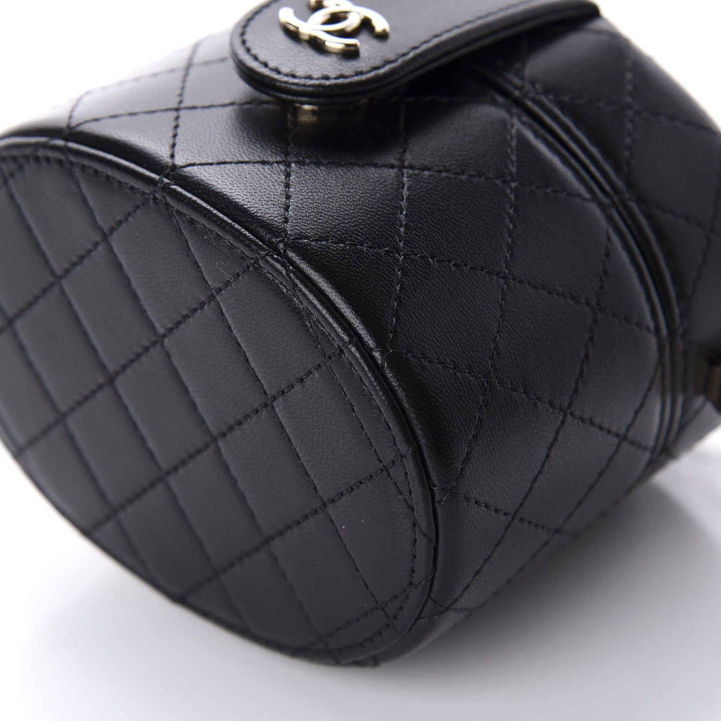 Lambskin Quilted Mini Round Vanity Case With Chain Black