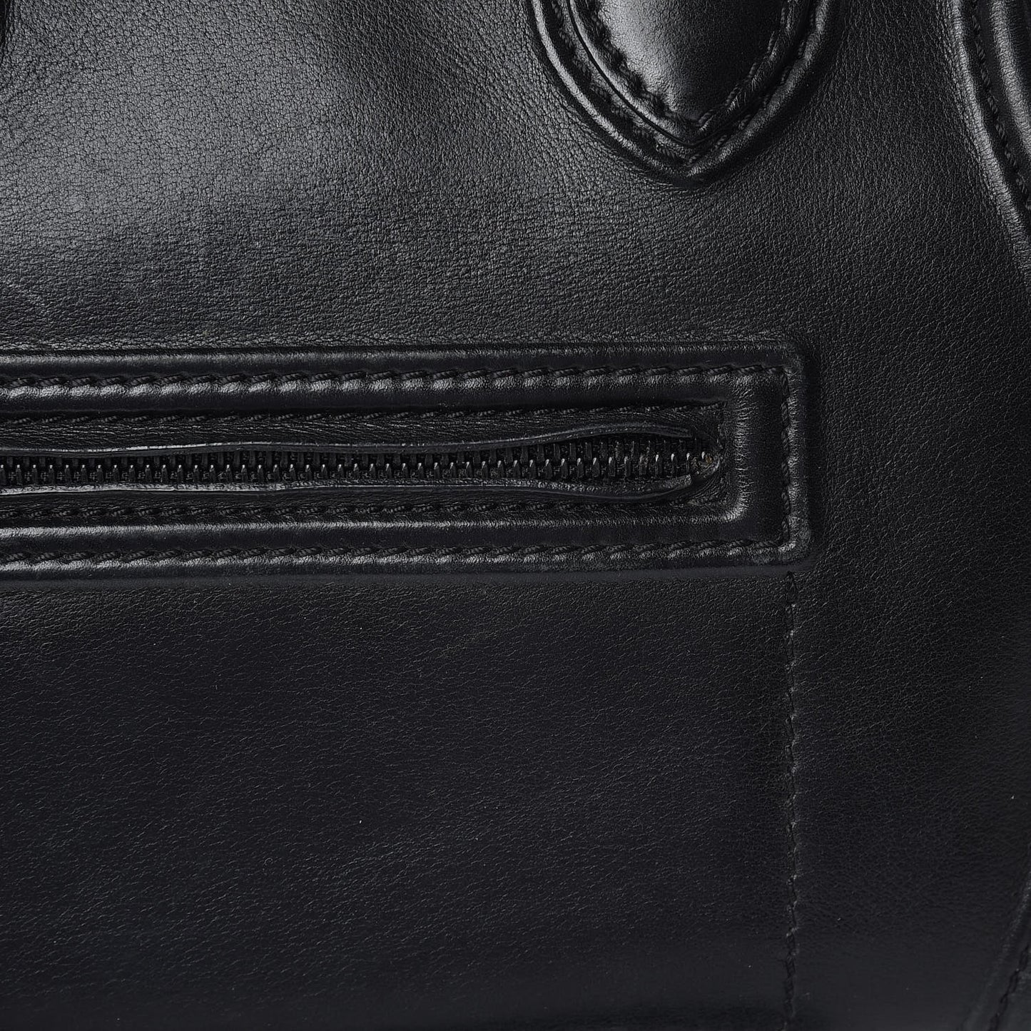 Smooth Calfskin Medium Phantom Luggage Black