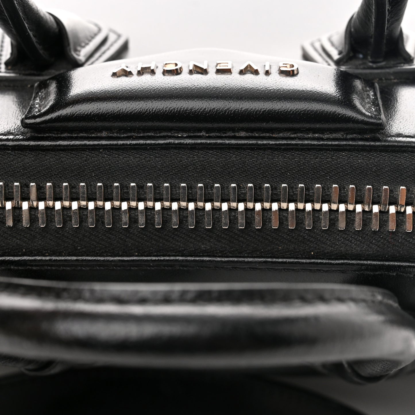 Shiny Lord Calfskin Mini Antigona Black