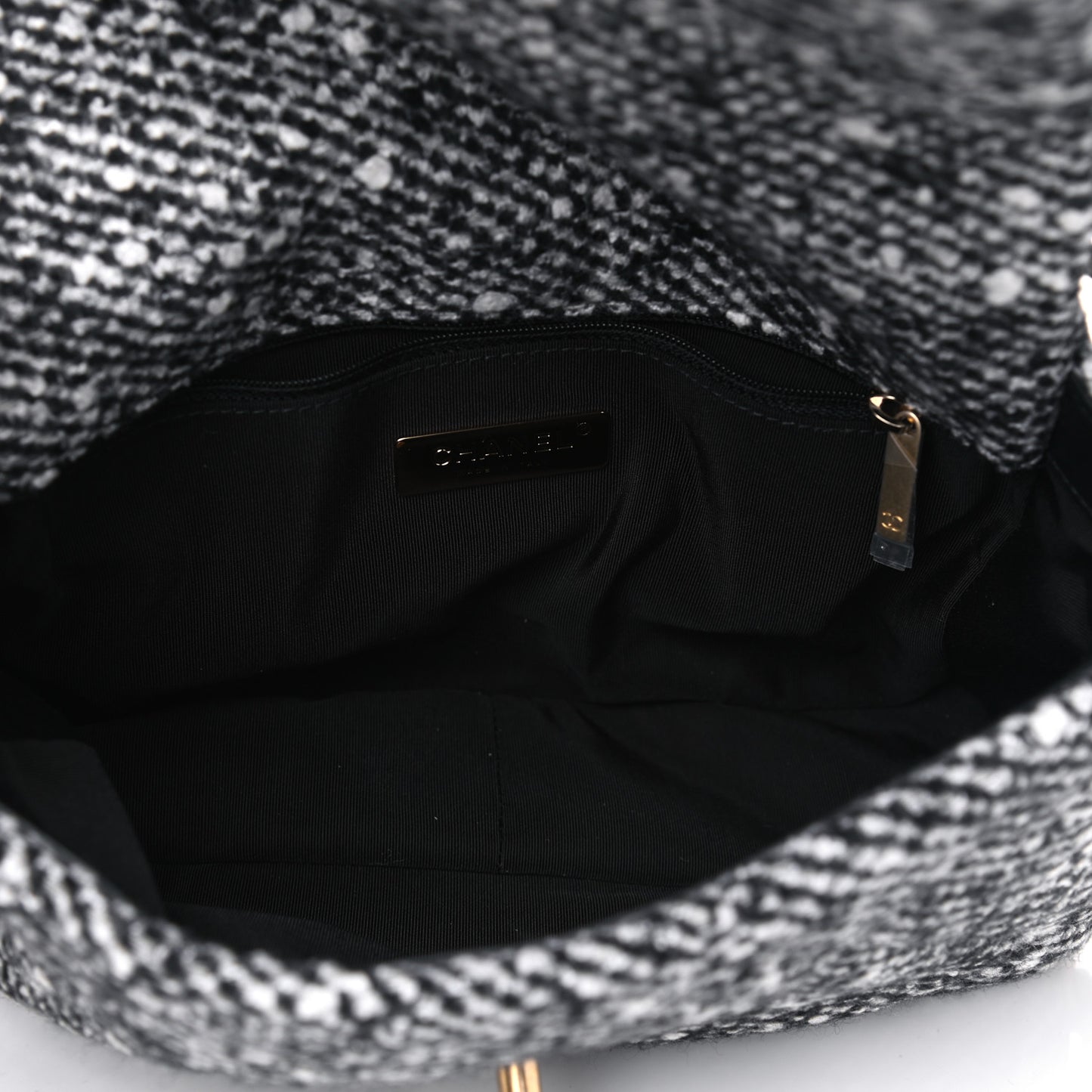 Tweed Quilted Medium Chanel 19 Flap Black White