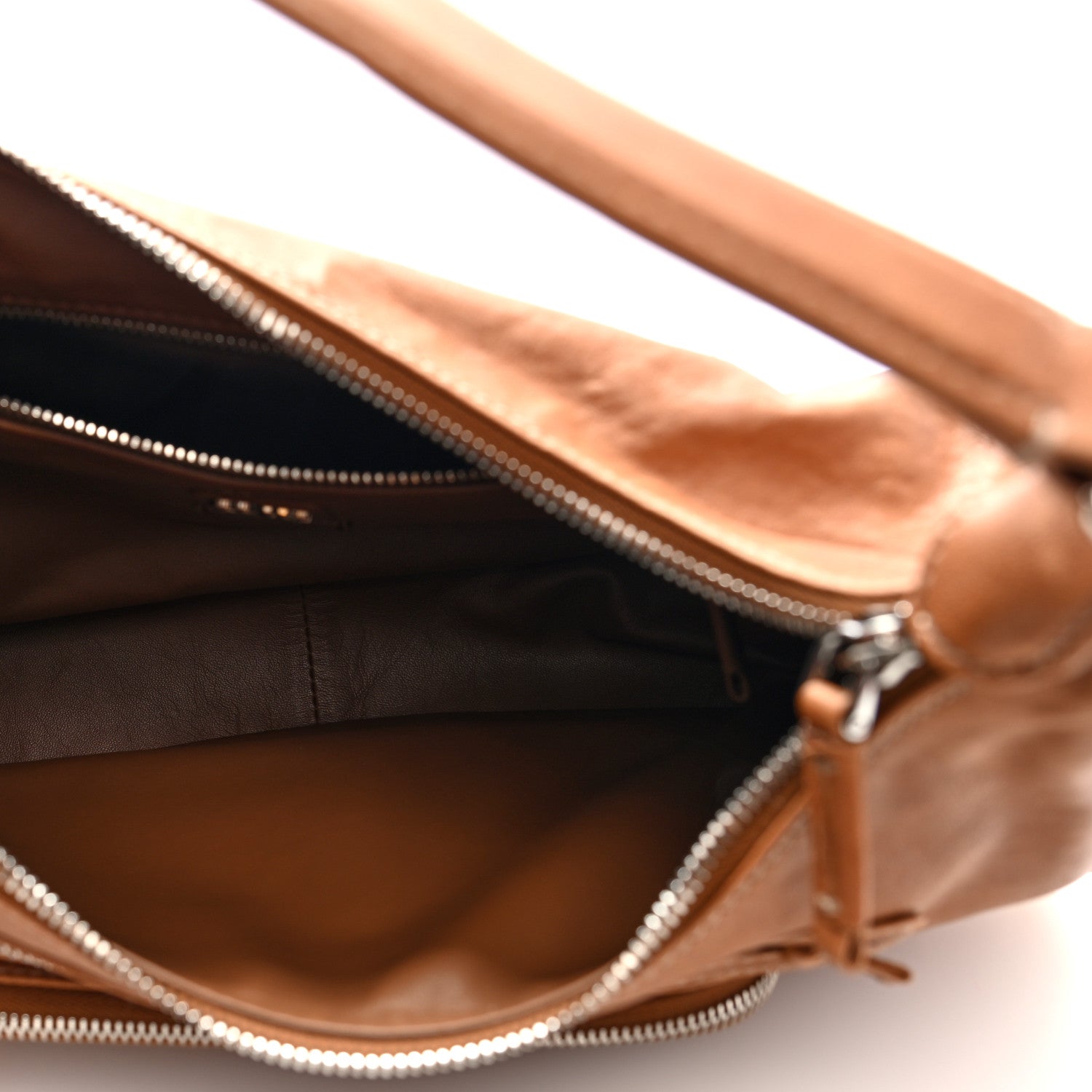 鮎*ゴ様 【総額40万以上】Alden&Church's&MIU MIUまとめ売 Miu Miu Nappa Large Multi Pocket Hobo Caramel 1828093 – FASHIONPHILE