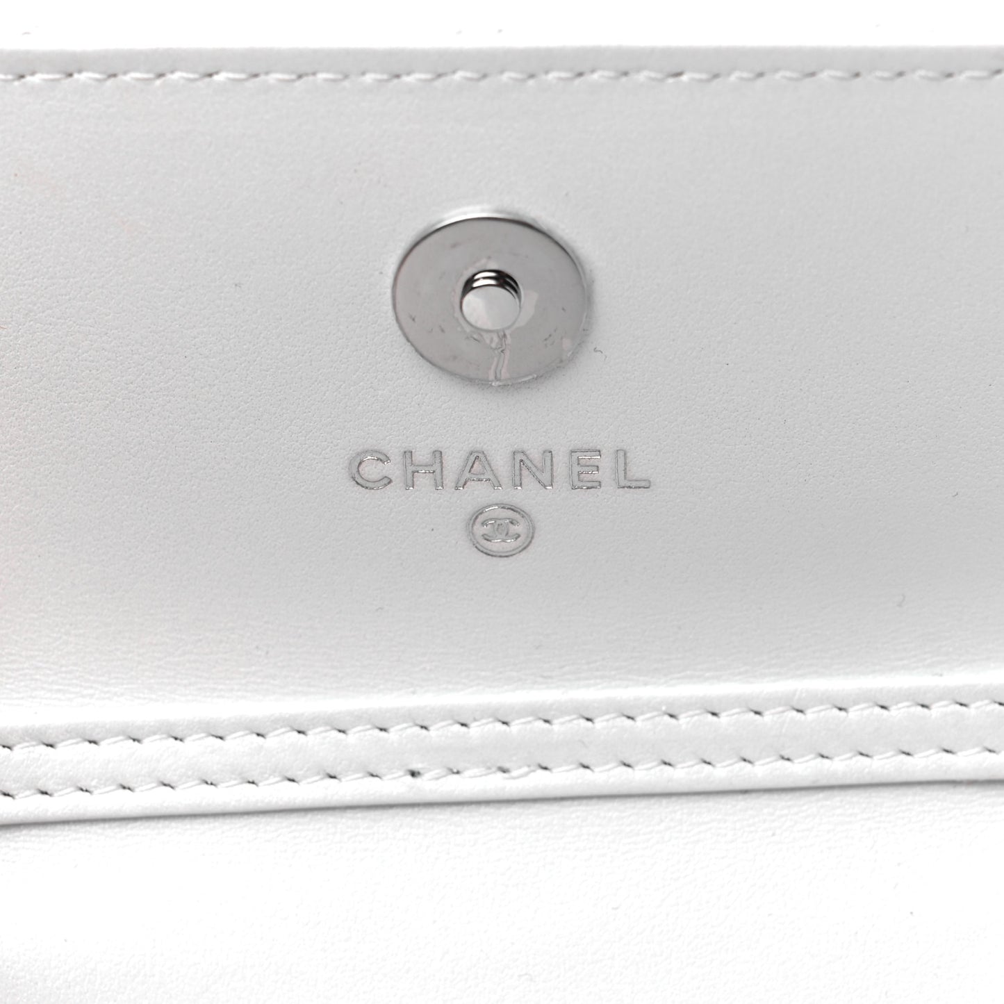 Calfskin Quilted Maxi Pearls Card Holder Flap With Chain White