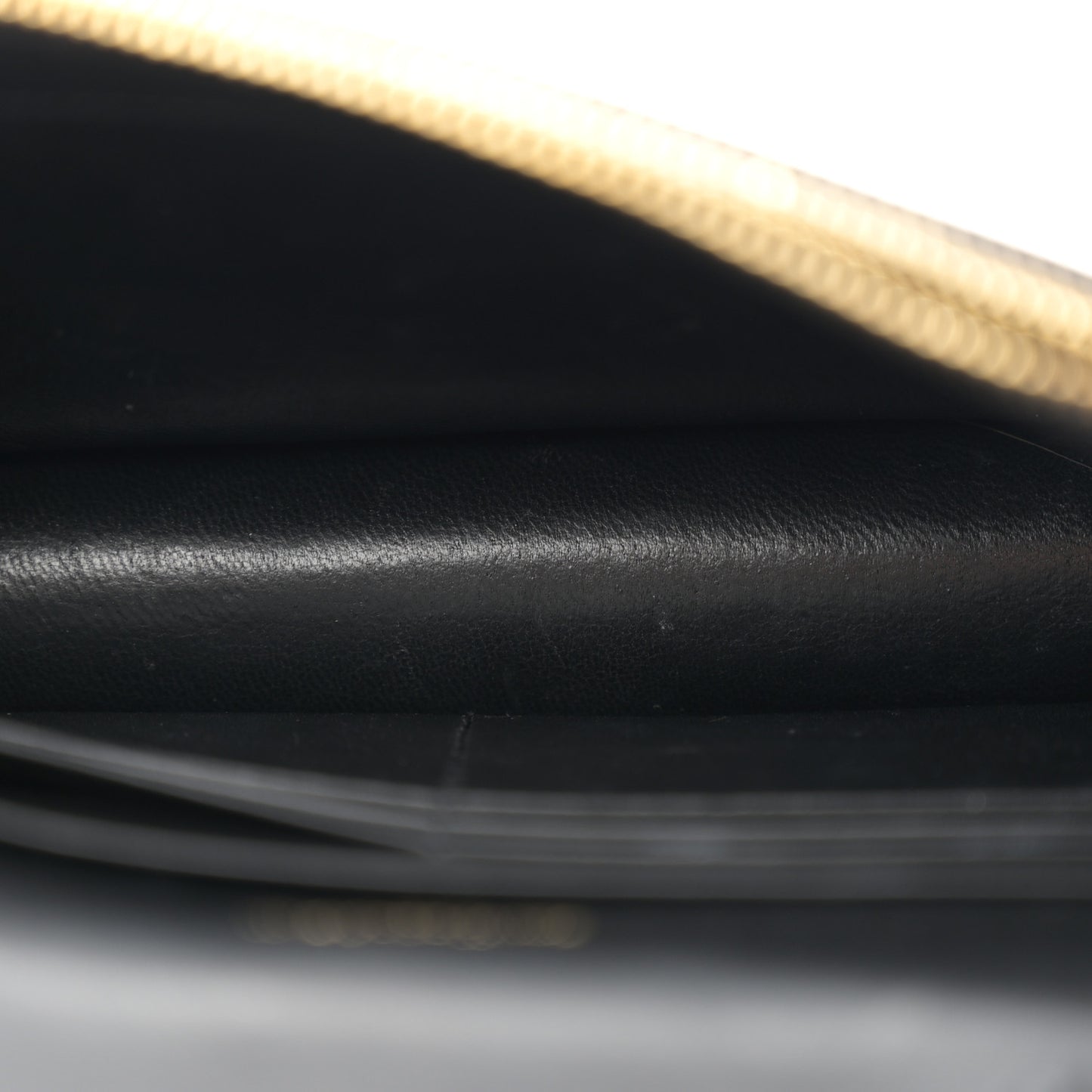 Smooth Calfskin Small Classic Monogram Portefeuille On Chain Black