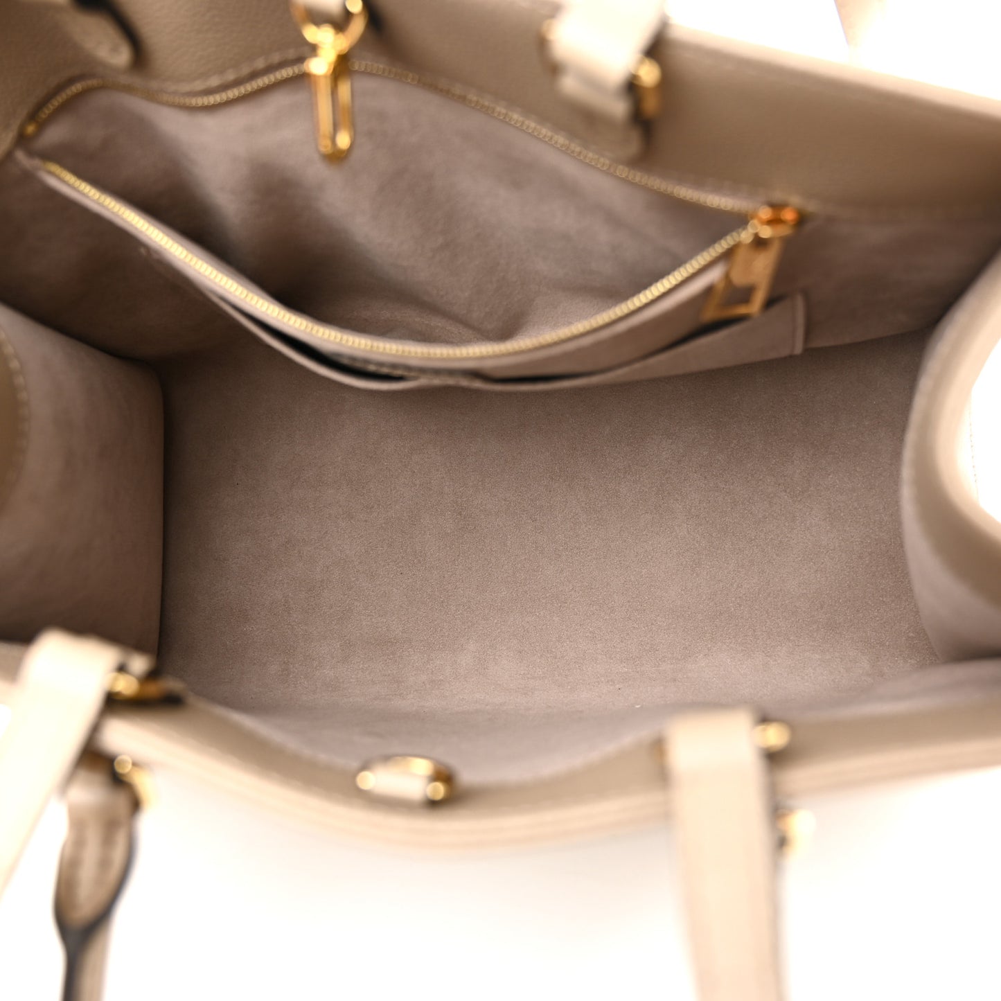 LOUIS VUITTON Empreinte Monogram Giant Onthego MM Tourterelle