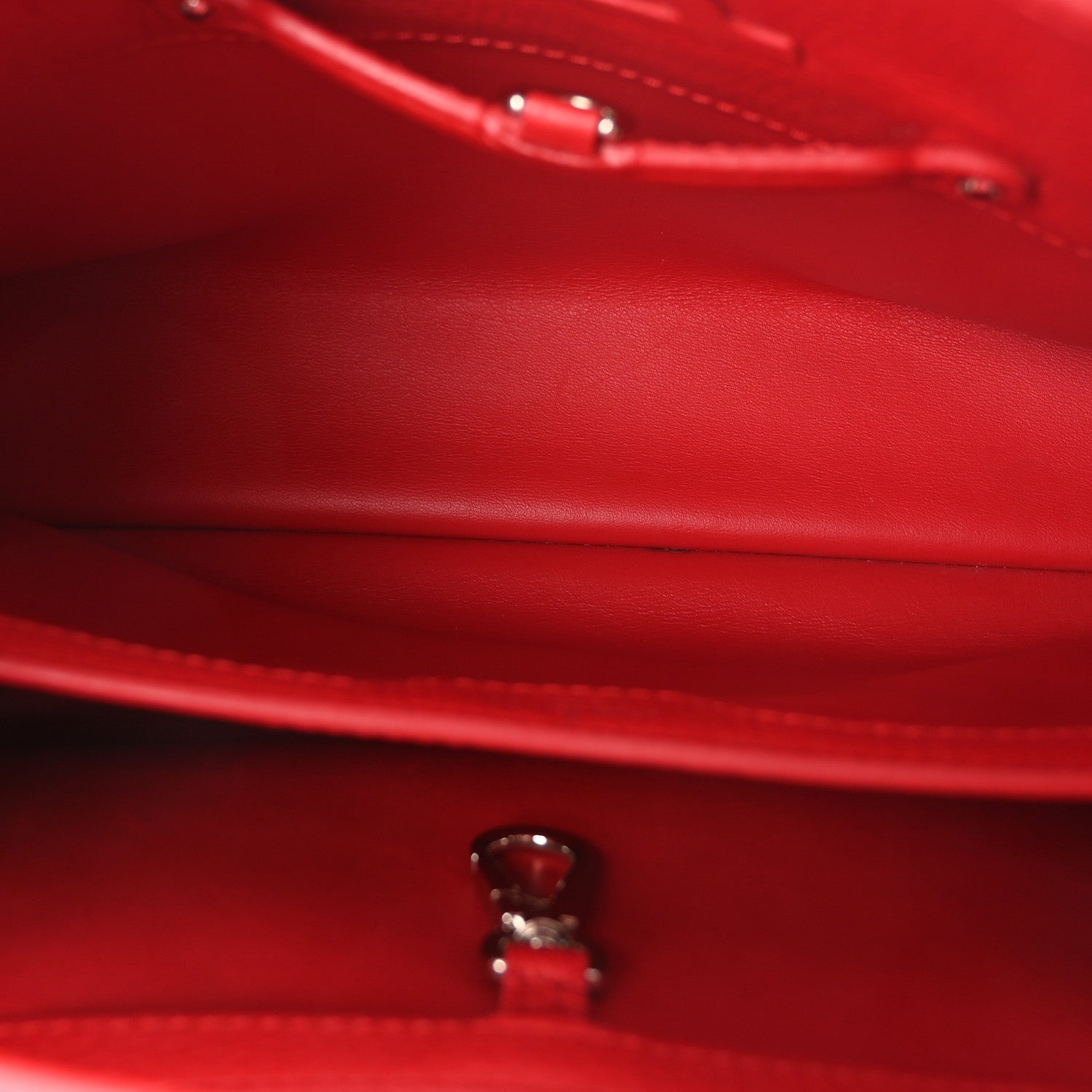 Louis Vuitton Taurillon Capucines PM Rubis 5 of 9