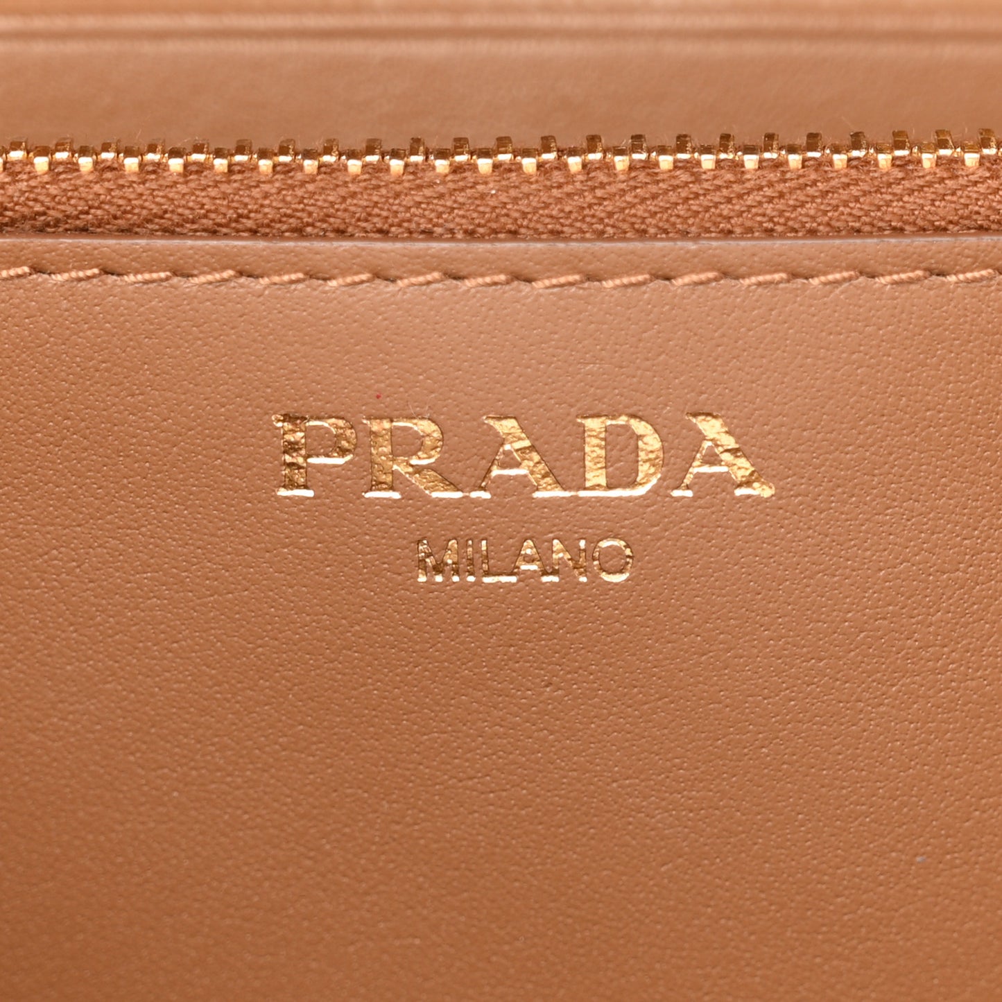 Vitello Move Metal Oro Chain Wallet Caramel