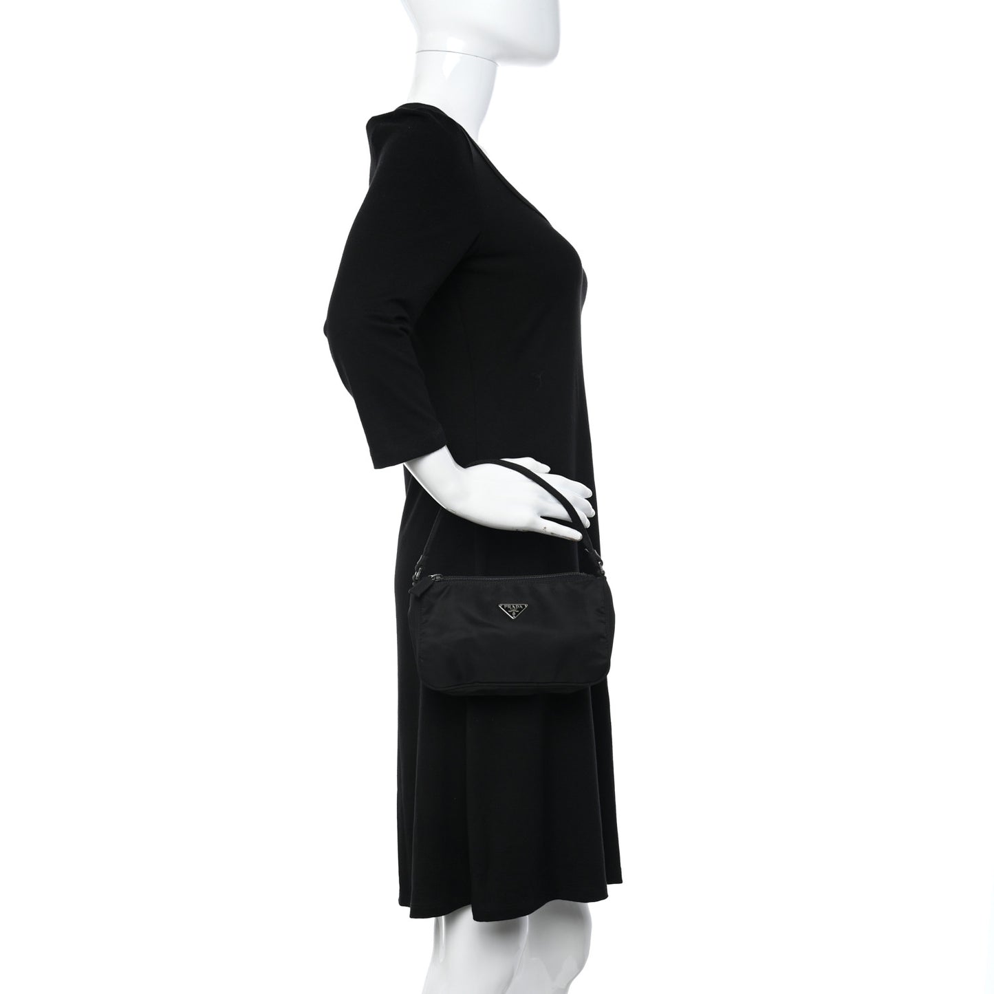 Re-Nylon Vela Pouch Black