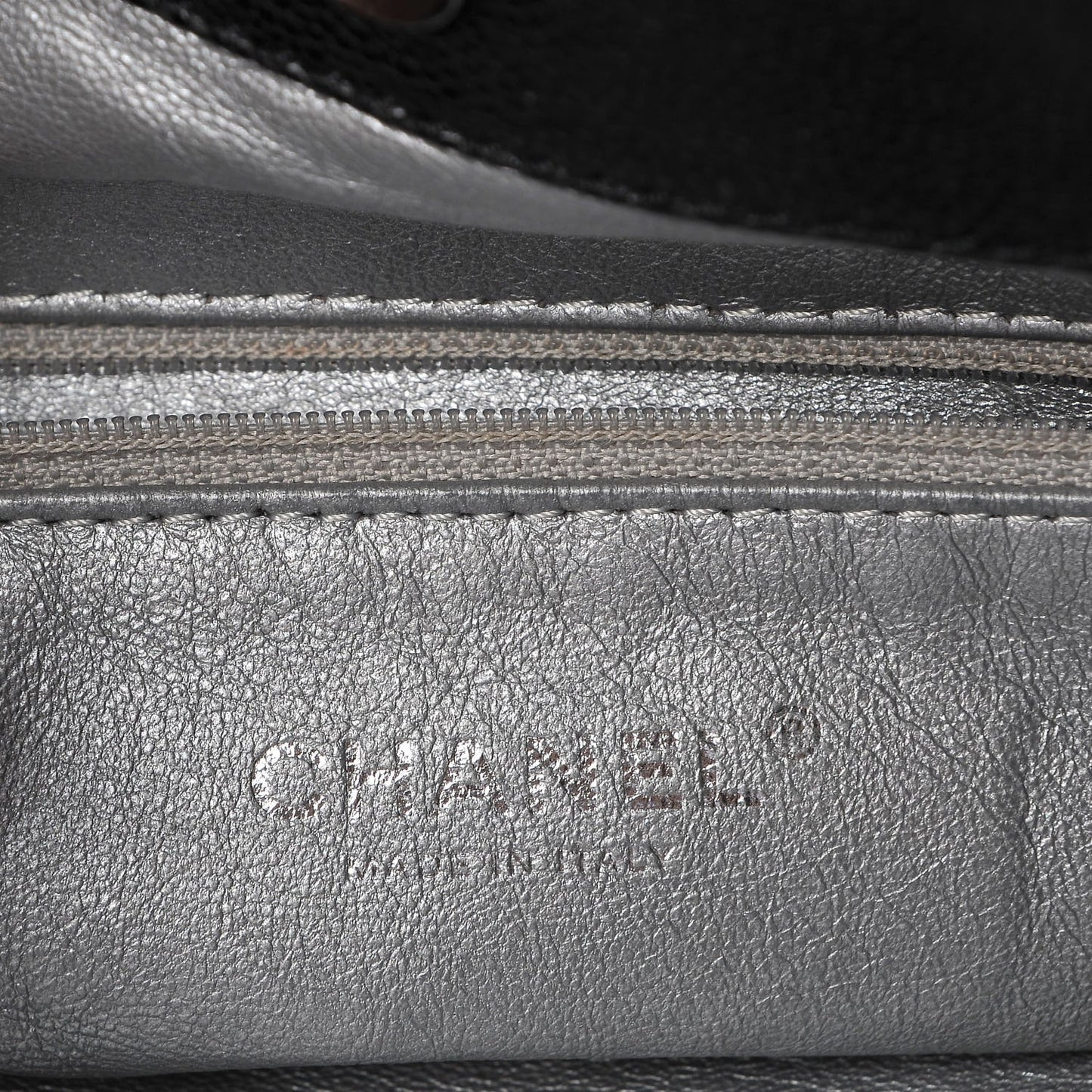 Glazed Caviar Modern Chain Tote Black